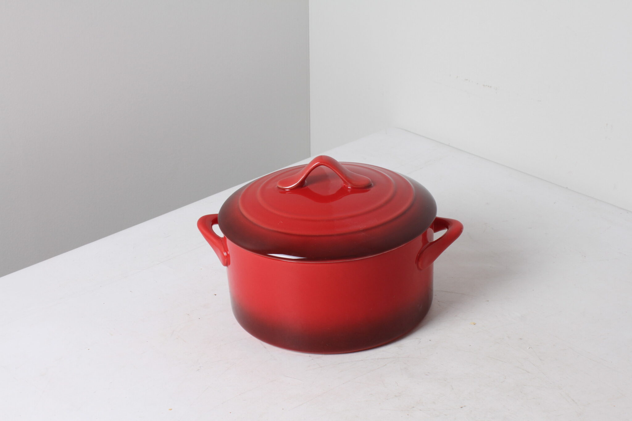 Cocotte en céramique rouge avec couvercle (2)