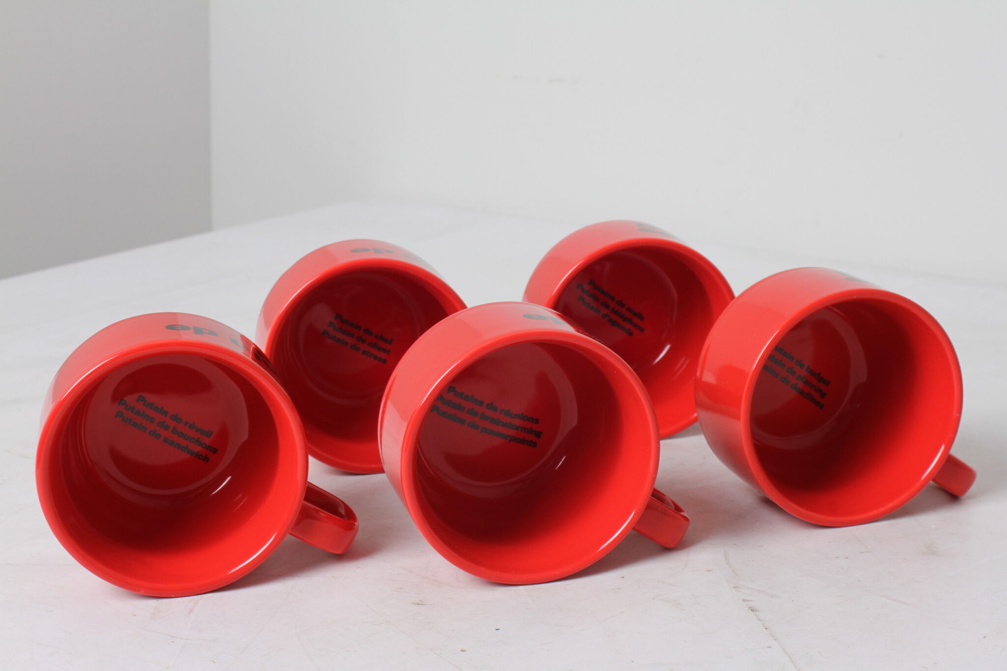 Coffret semainier de 5 tasses en céramique rouge (4)