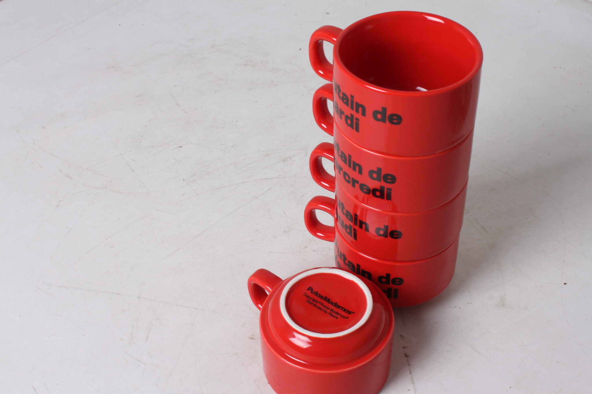 Coffret semainier de 5 tasses en céramique rouge (5)