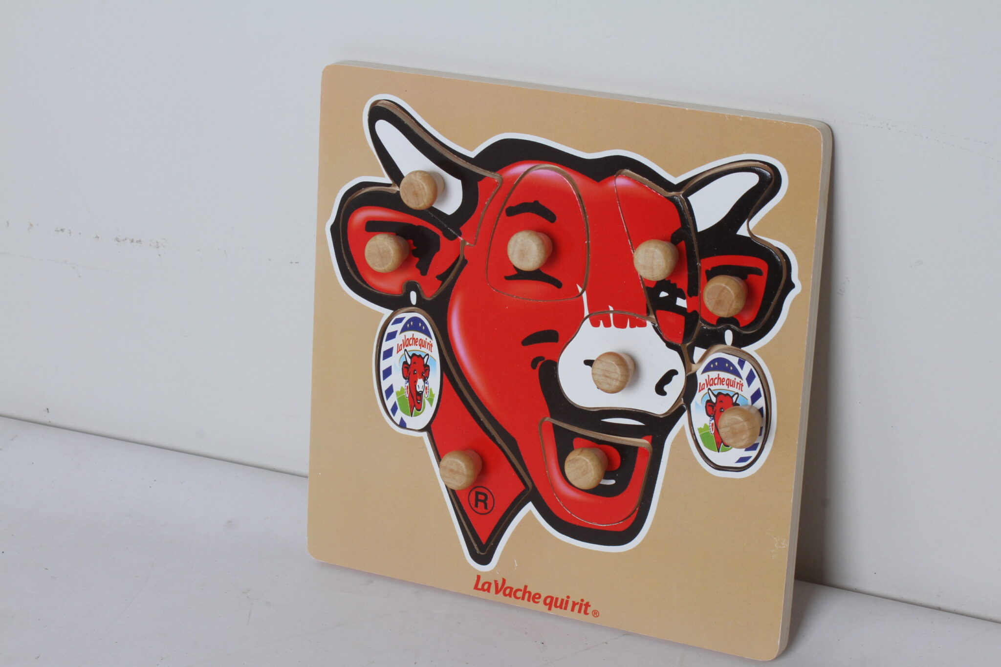 Jeu mural en bois “La Vache qui Rit” (2)