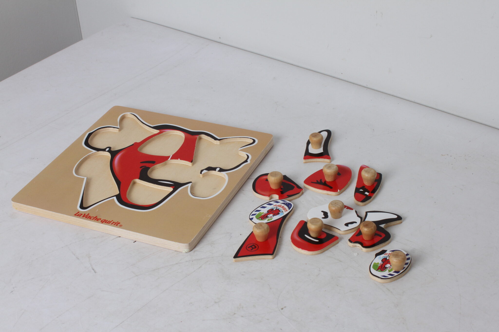 Jeu mural en bois “La Vache qui Rit” (3)