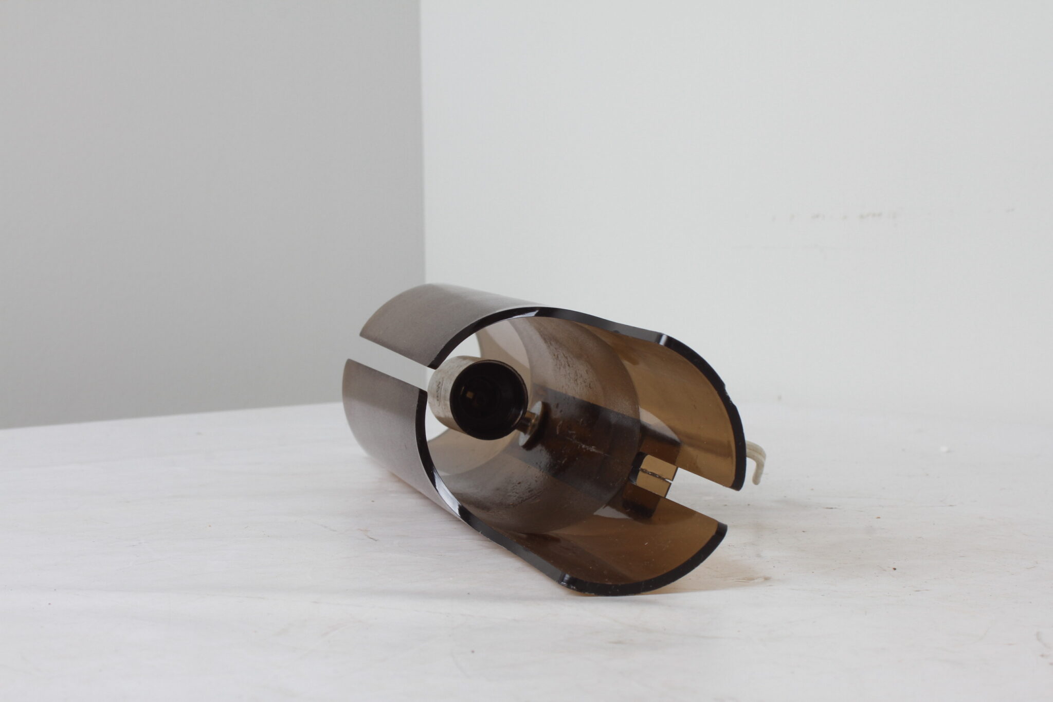 Lampe murale vintage en plastique marron – style rétro (2)