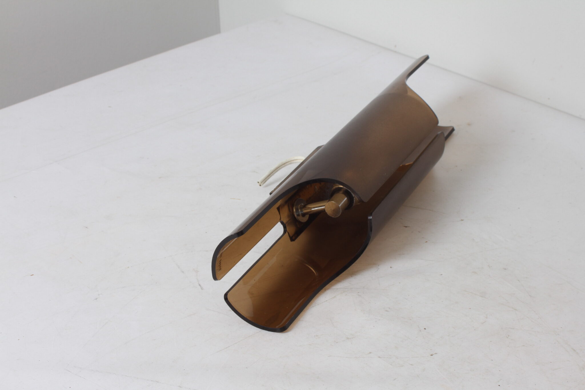 Lampe murale vintage en plastique marron – style rétro (4)