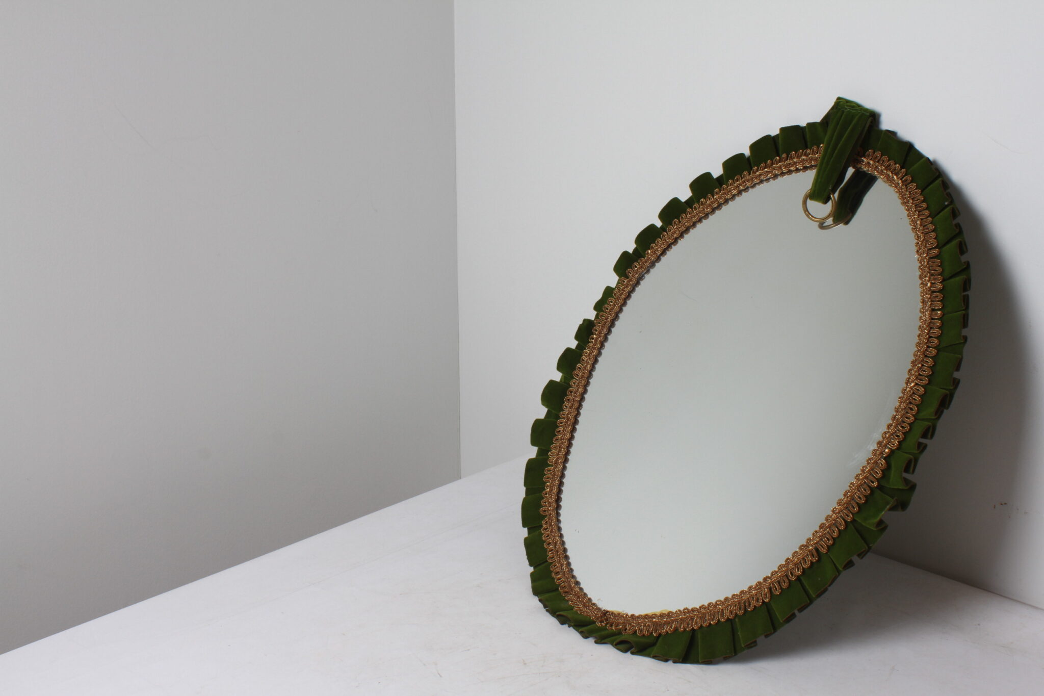 Miroir ovale en décor de tissue vert et doré vintage (2)