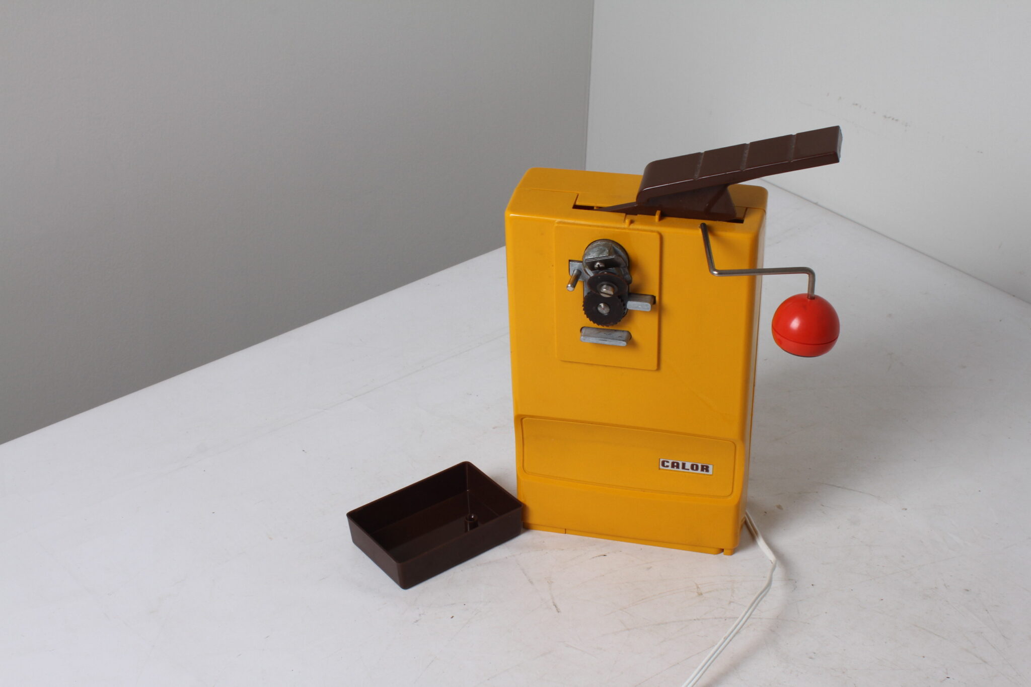 Ouvre-boîte jaune électrique vintage Calor