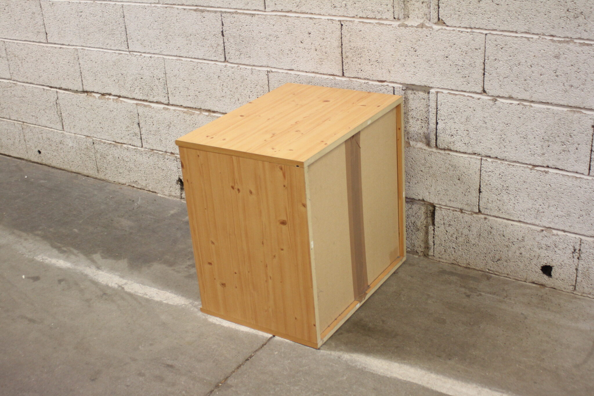 petit-meuble-de-rangement-design-3-tiroirs-placage-mobilier-brocante-occasion-emmaus-scherwiller-etikette (1)