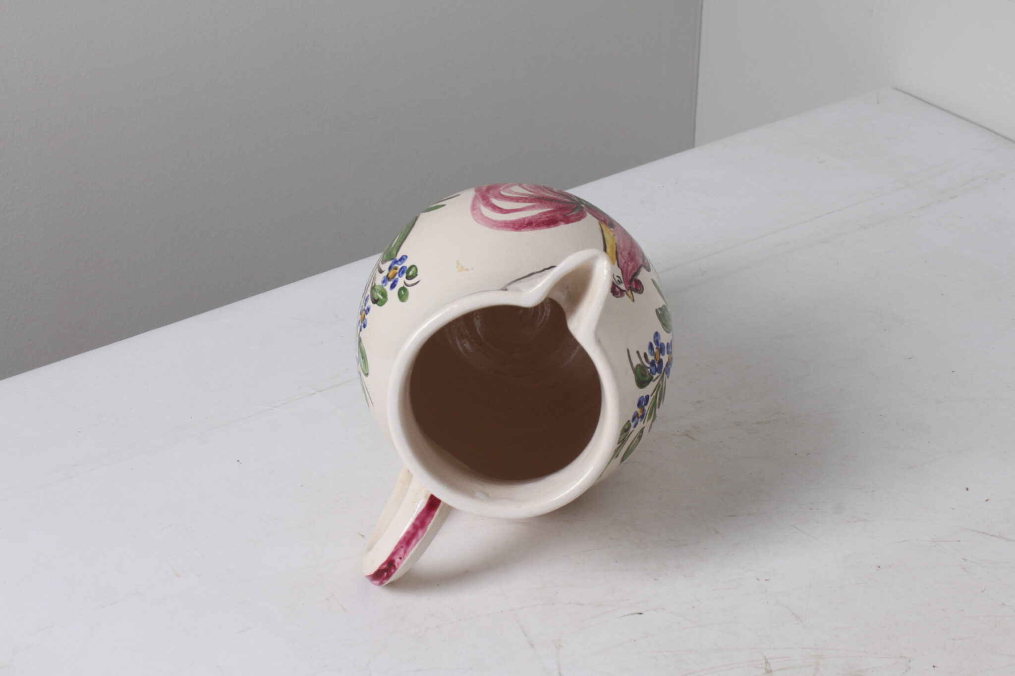 Pichet en céramique décor floral et coq colorées (1)
