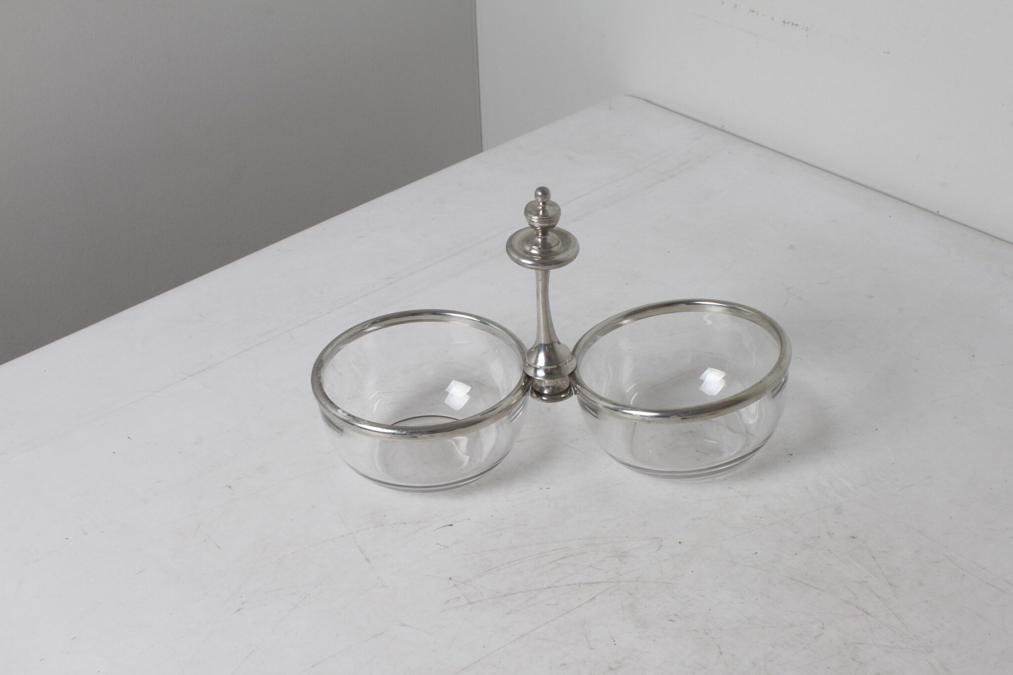 Plat serviteur en verre avec monture en étain argentée (2)