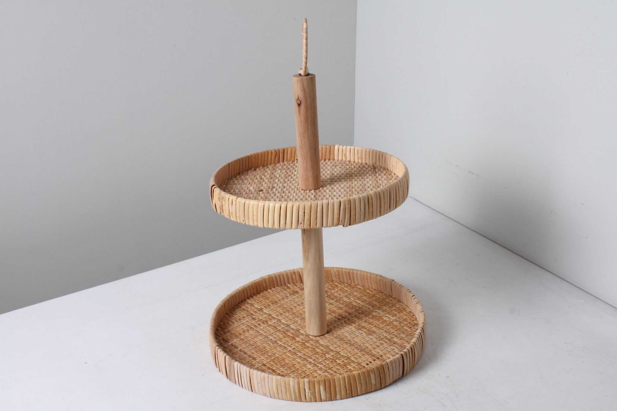 Plateau de service double couche en rotin et bois (3)