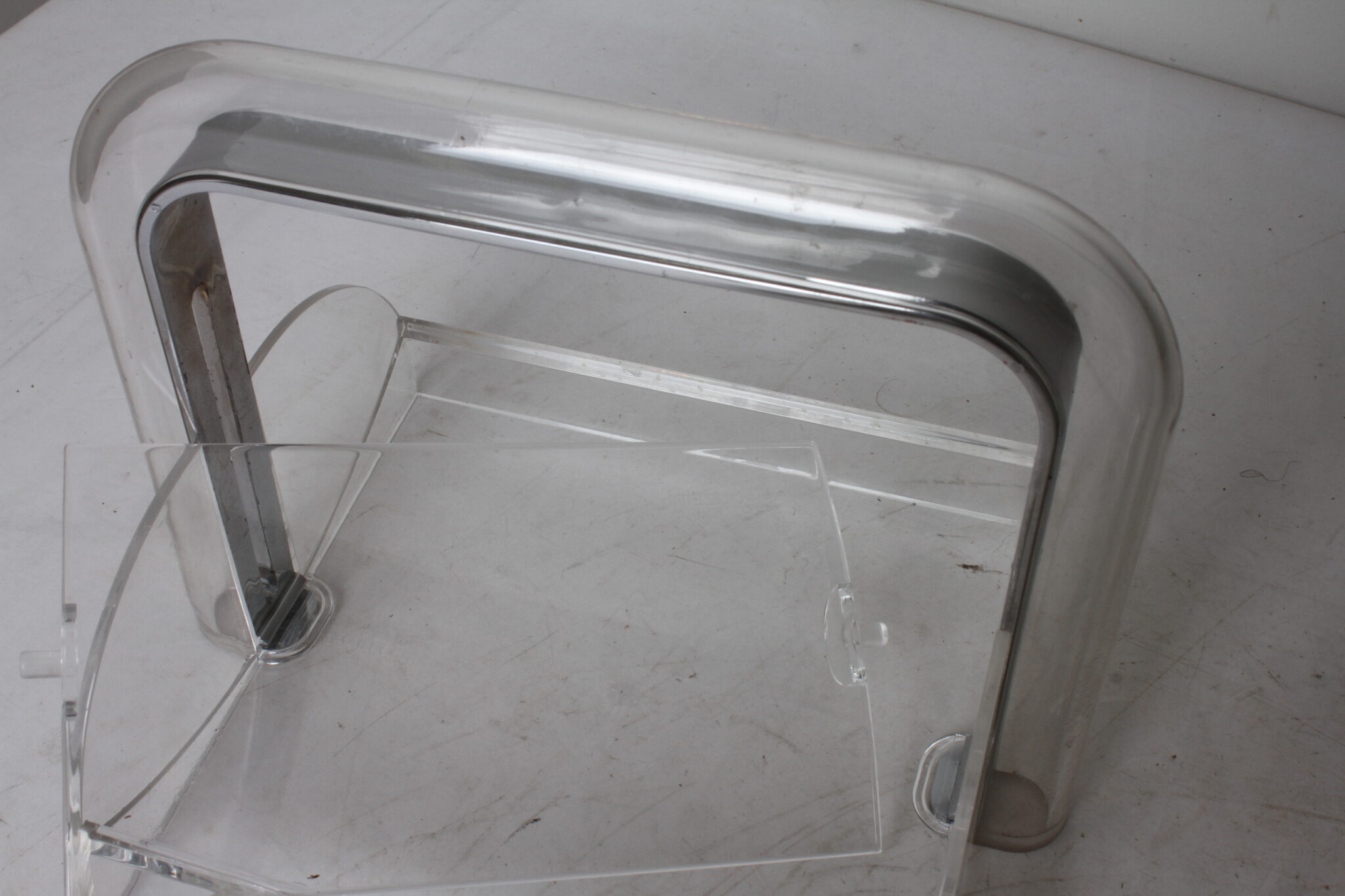 Porte serviettes transparent en plexiglas - Guzzini (1)