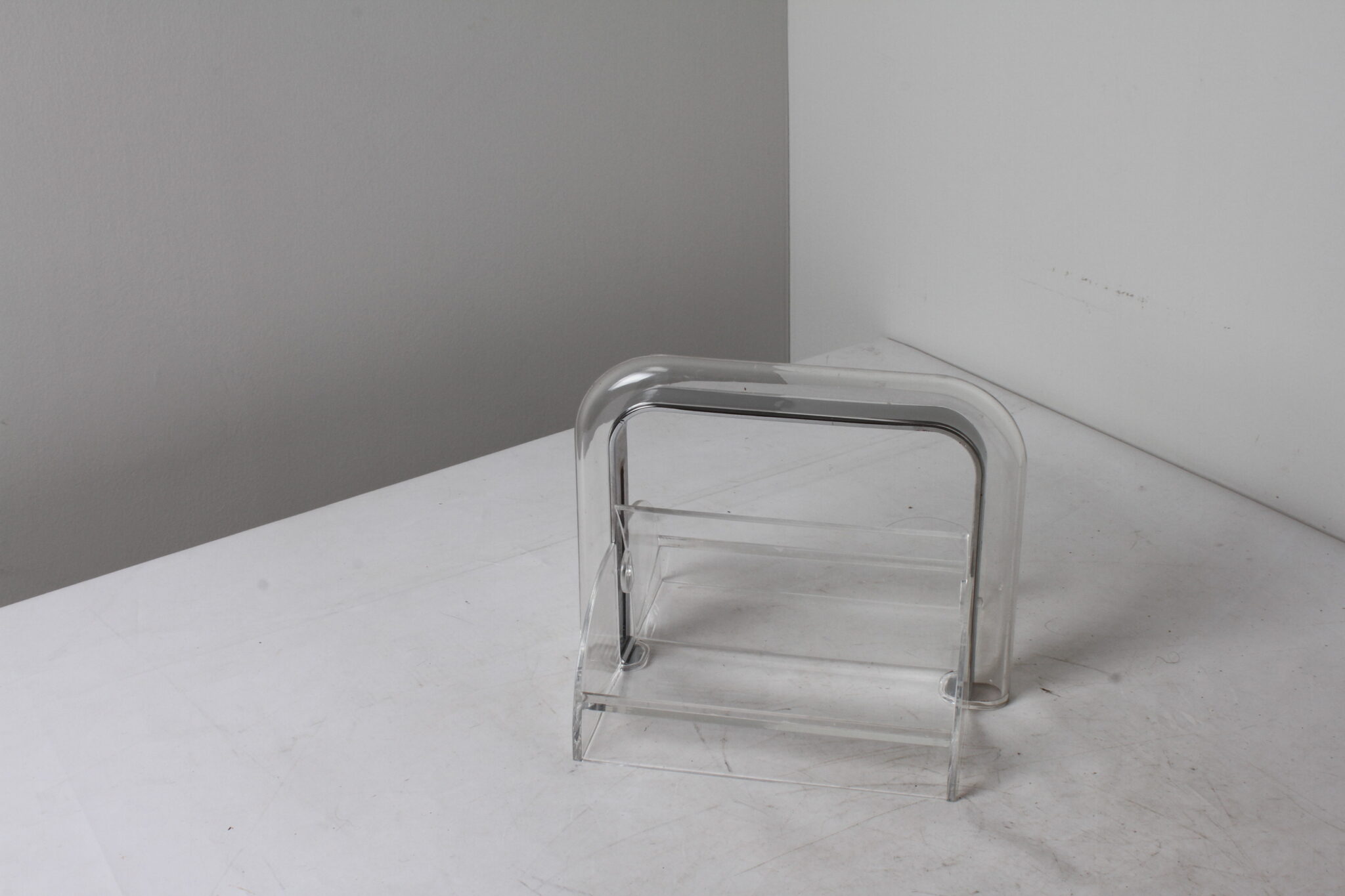 Porte serviettes transparent en plexiglas - Guzzini (2)