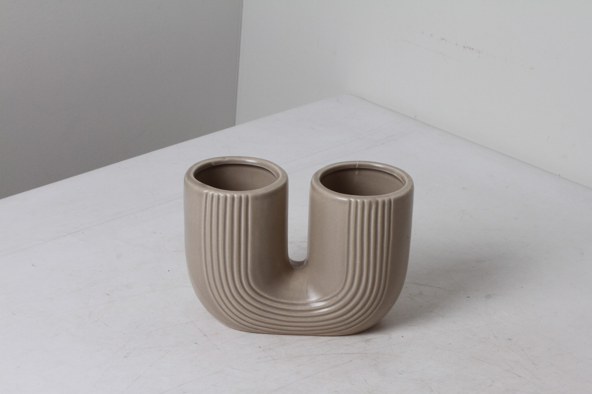 Pot de fleur moderne en céramique gris mat Germany (2)