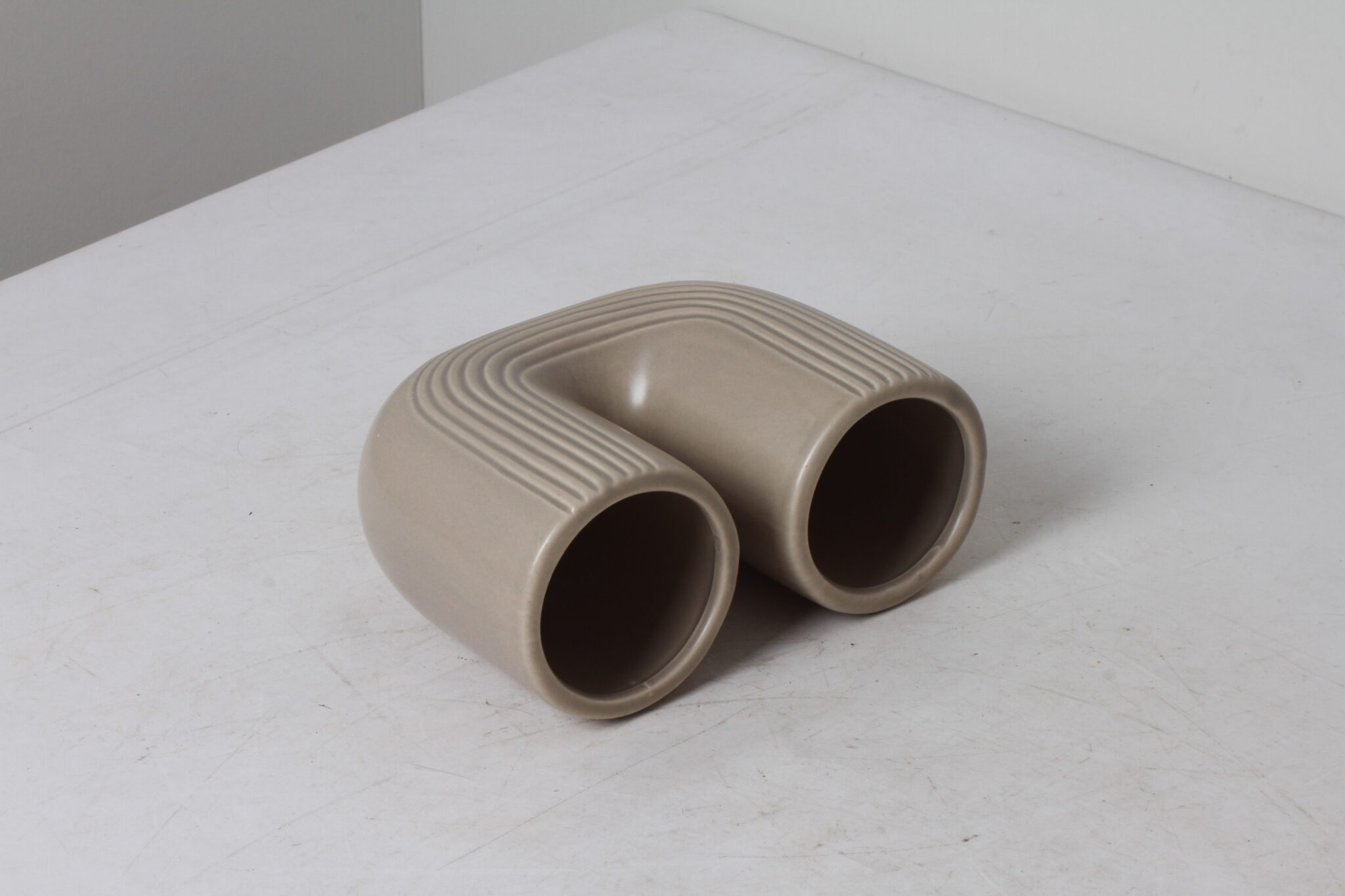 Pot de fleur moderne en céramique gris mat Germany (3)