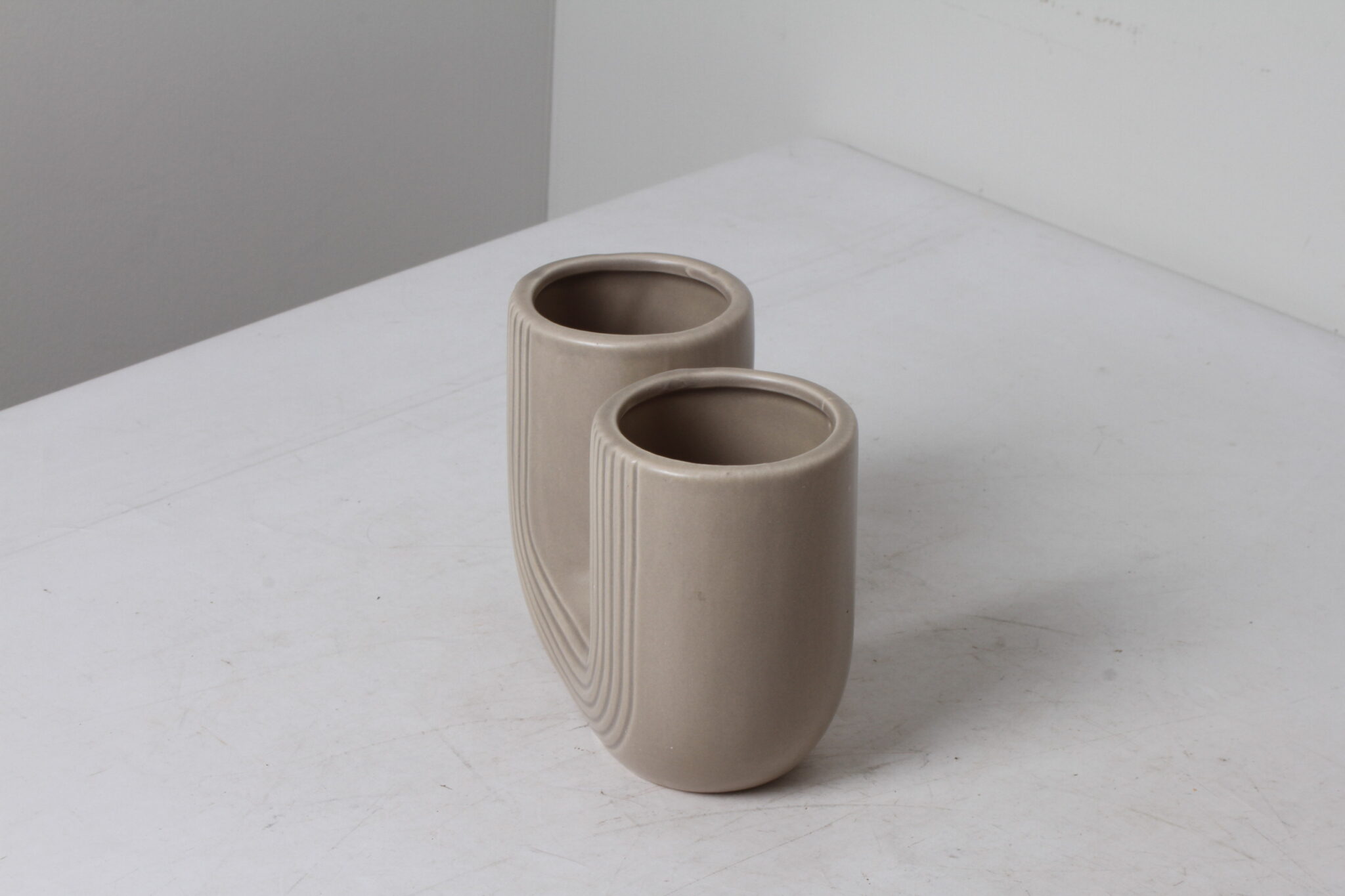 Pot de fleur moderne en céramique gris mat Germany (4)