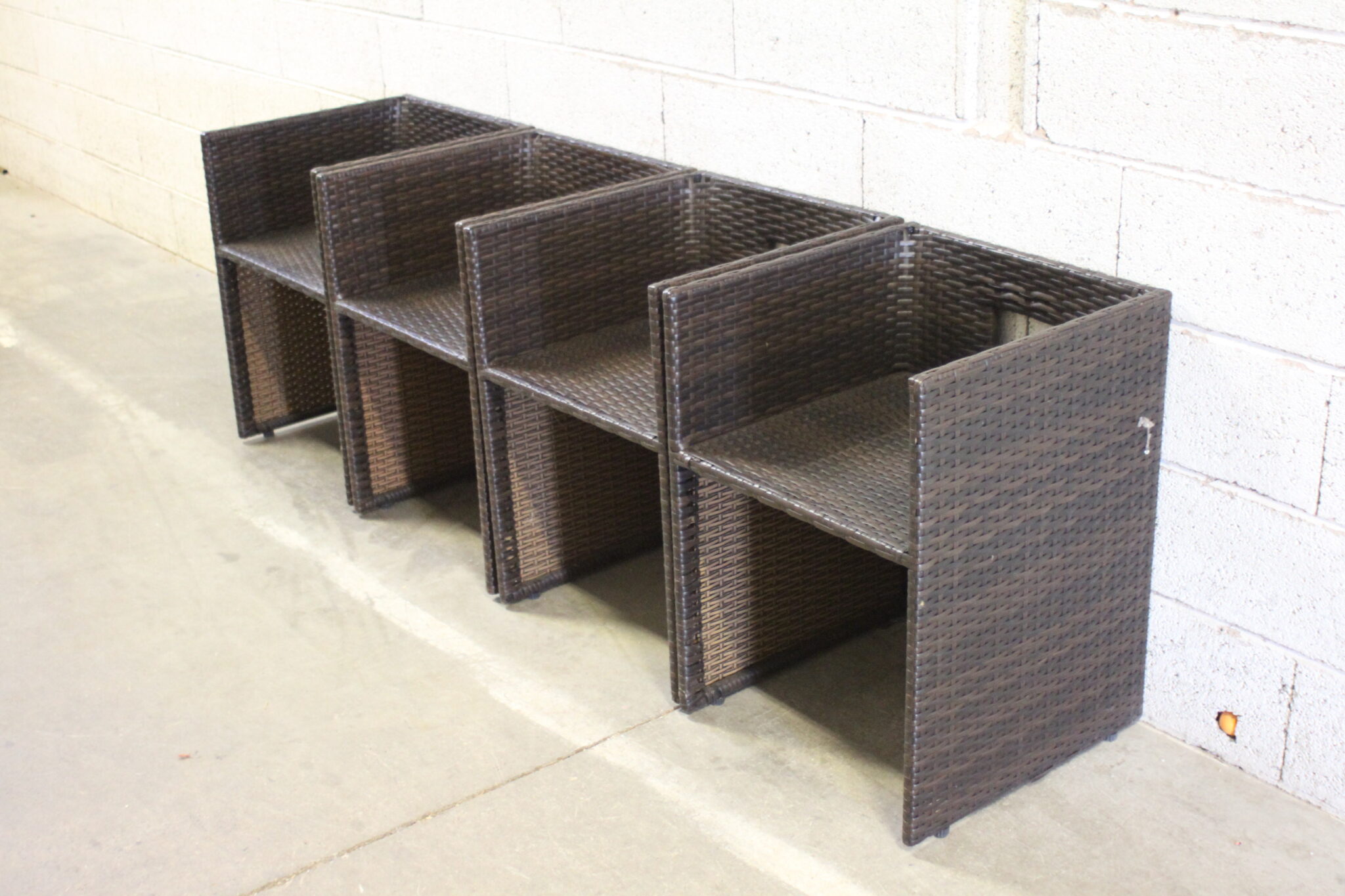 serie-de-4-fauteuils-de-jardin-en-resine-tressee-mobilier-exterieur-occasion-emmaus-scherwiller-etikette (2)