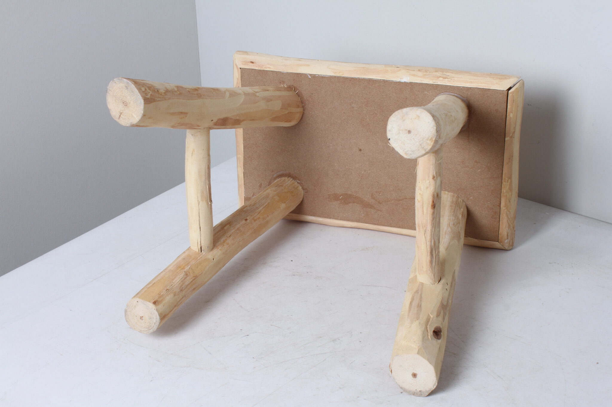 Tabouret en bois artisanale (1)