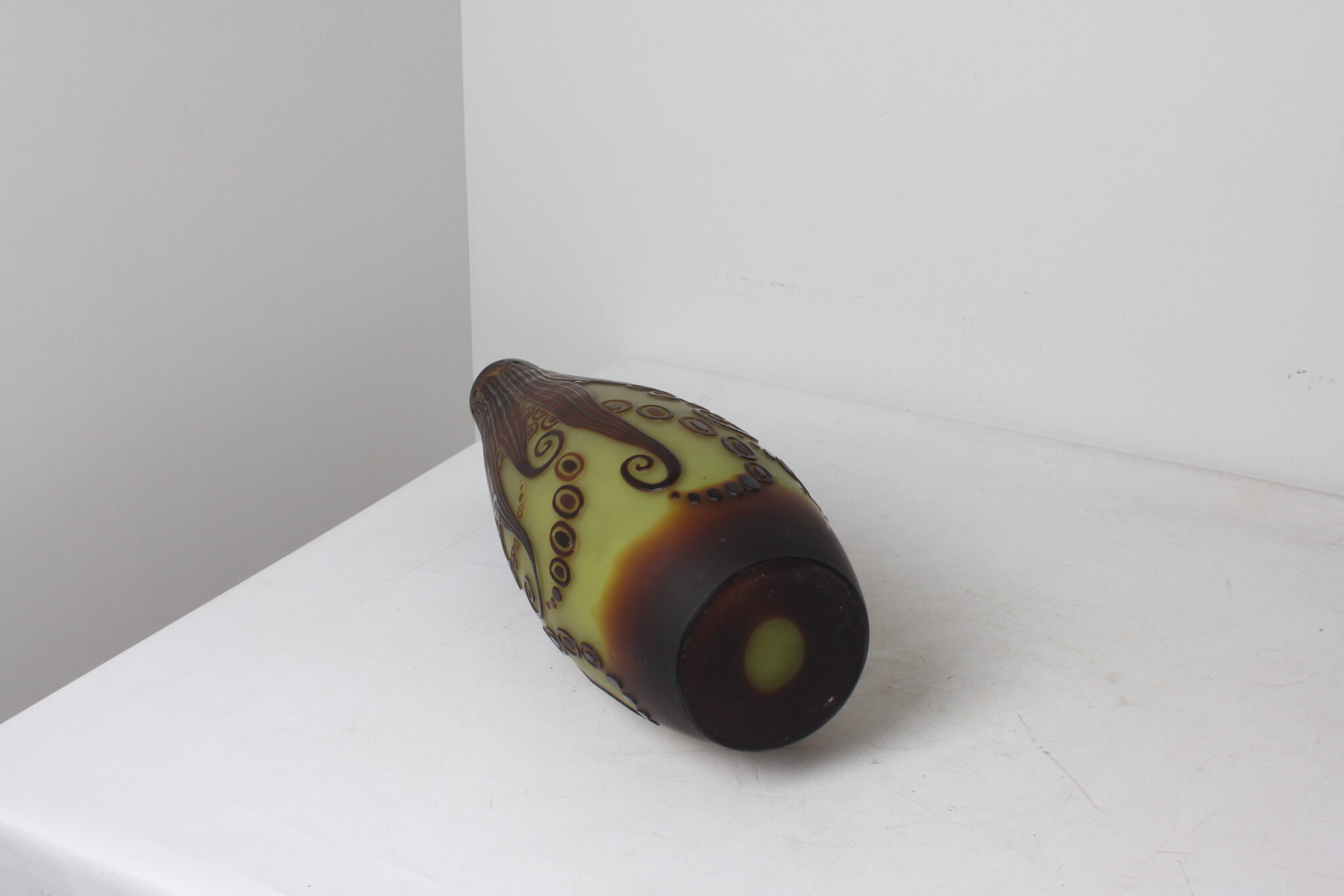 Vase Art Nouveau en verre camée D'Argental (1)