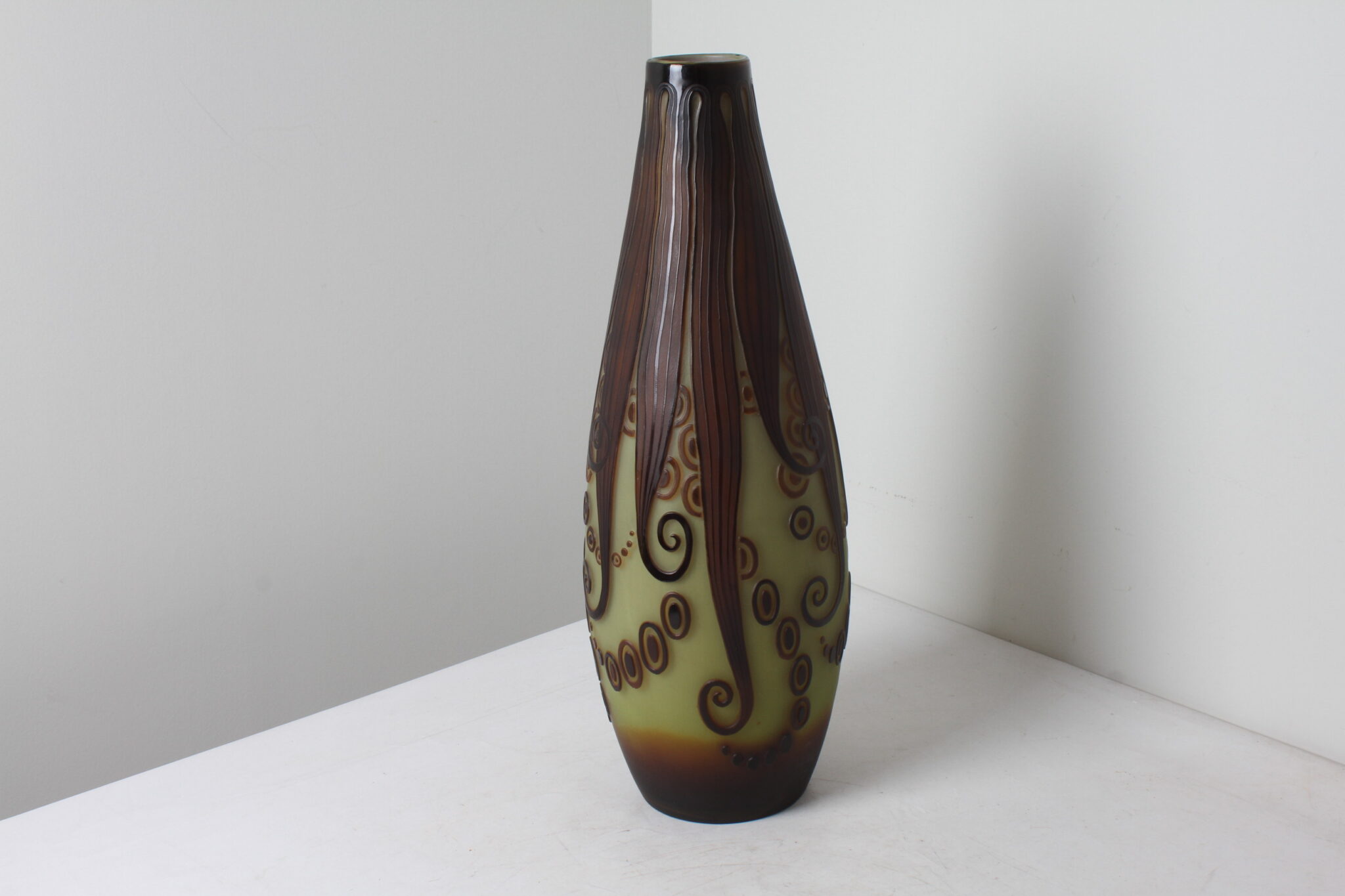 Vase Art Nouveau en verre camée D'Argental (3)
