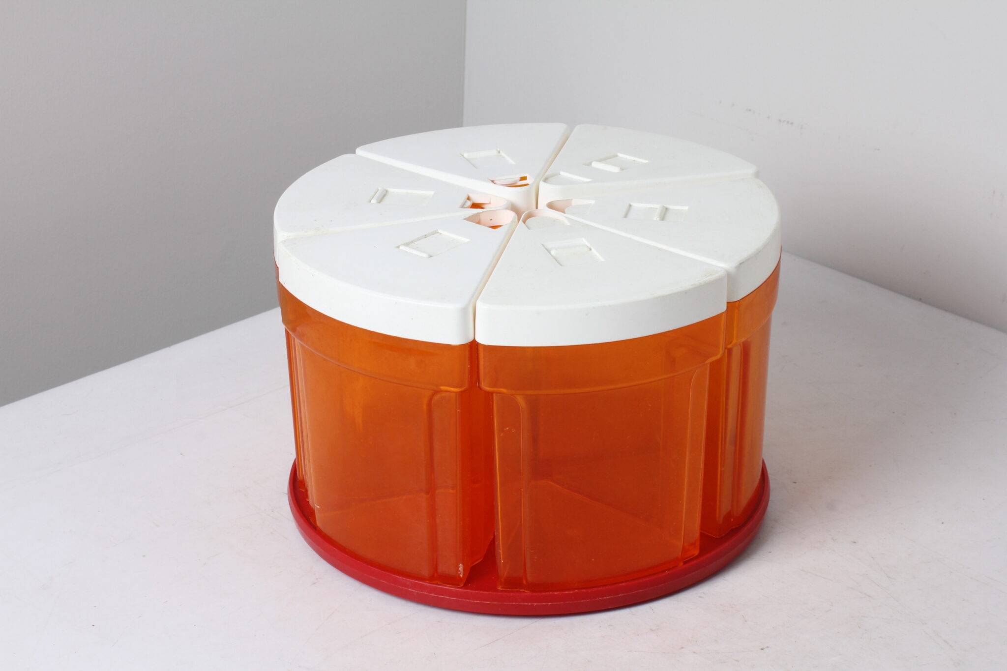 tourniquet-vintage-caroussel-castel-plastique-orange-art-de-la-table-occasion-brocante-emmaus-scherwiller-etikette (2)