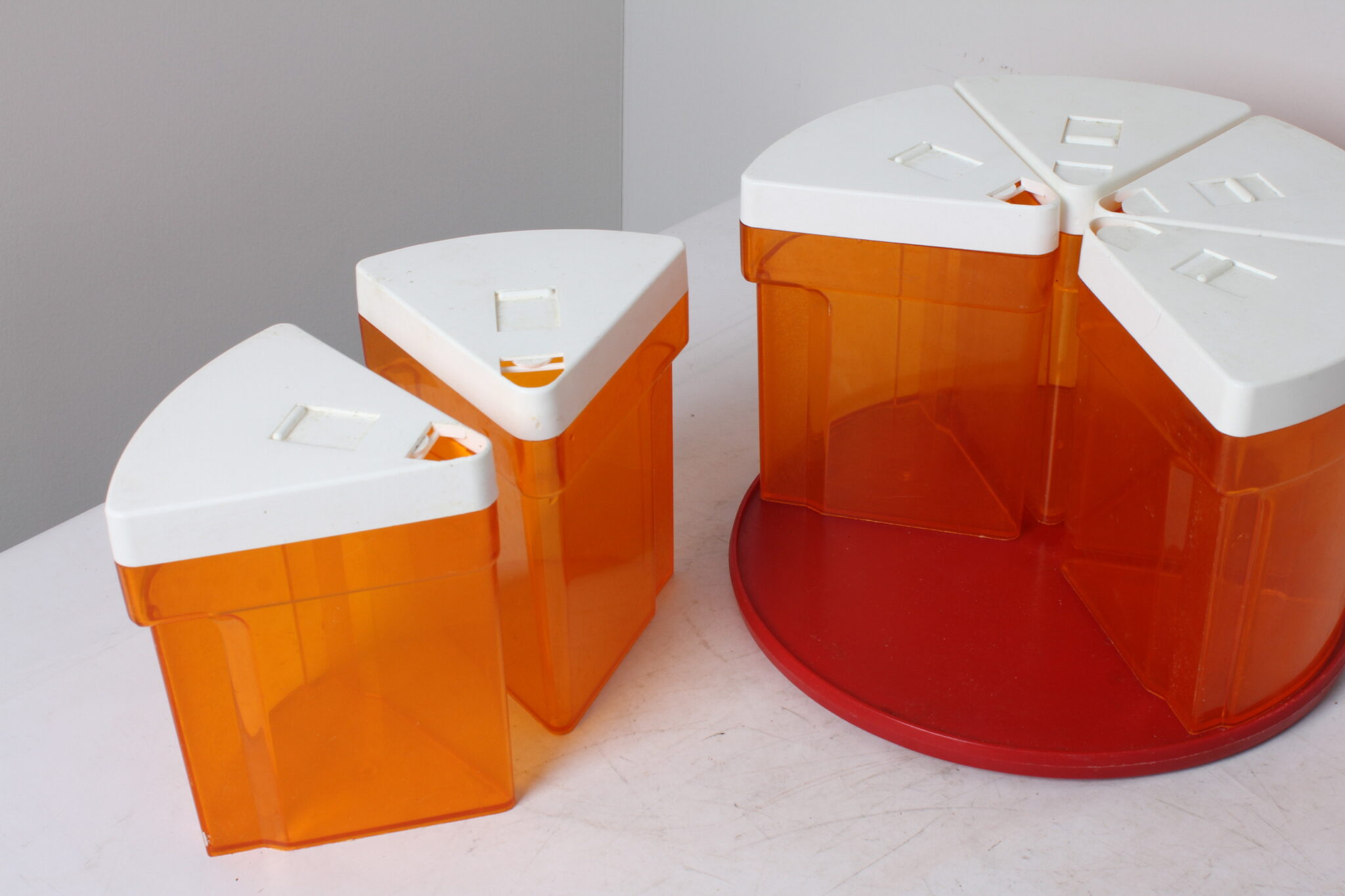 tourniquet-vintage-caroussel-castel-plastique-orange-art-de-la-table-occasion-brocante-emmaus-scherwiller-etikette (3)