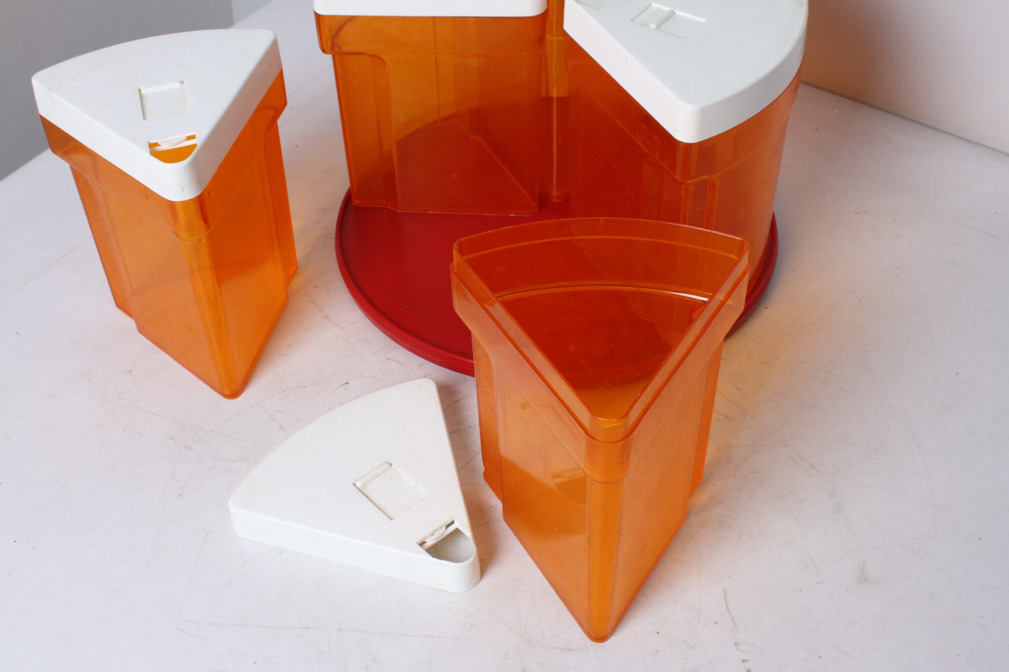 tourniquet-vintage-caroussel-castel-plastique-orange-art-de-la-table-occasion-brocante-emmaus-scherwiller-etikette (4)