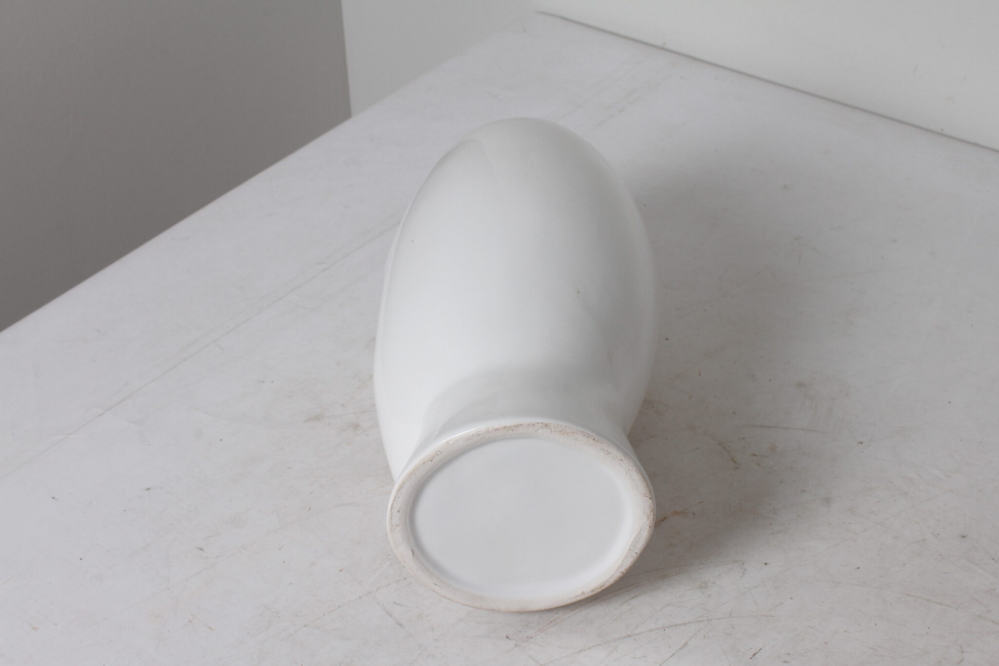 Vase blanc en céramique visage (1)