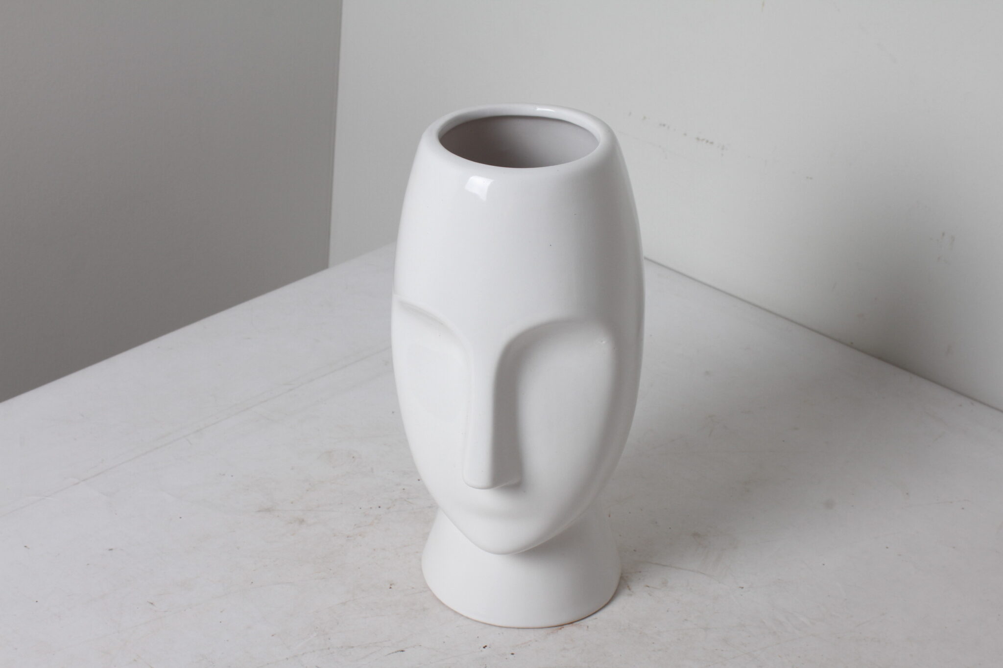 Vase blanc en céramique visage (2)