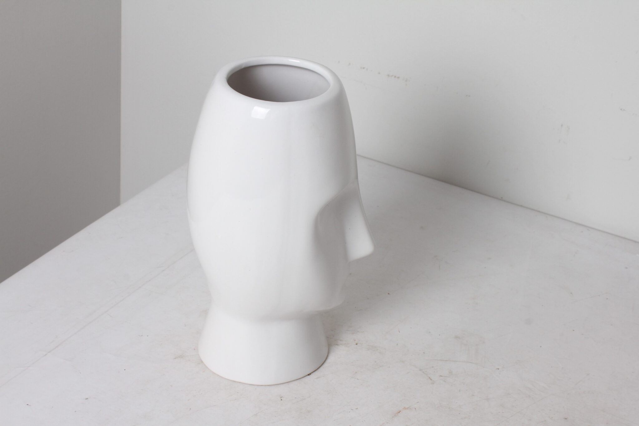 Vase blanc en céramique visage (3)
