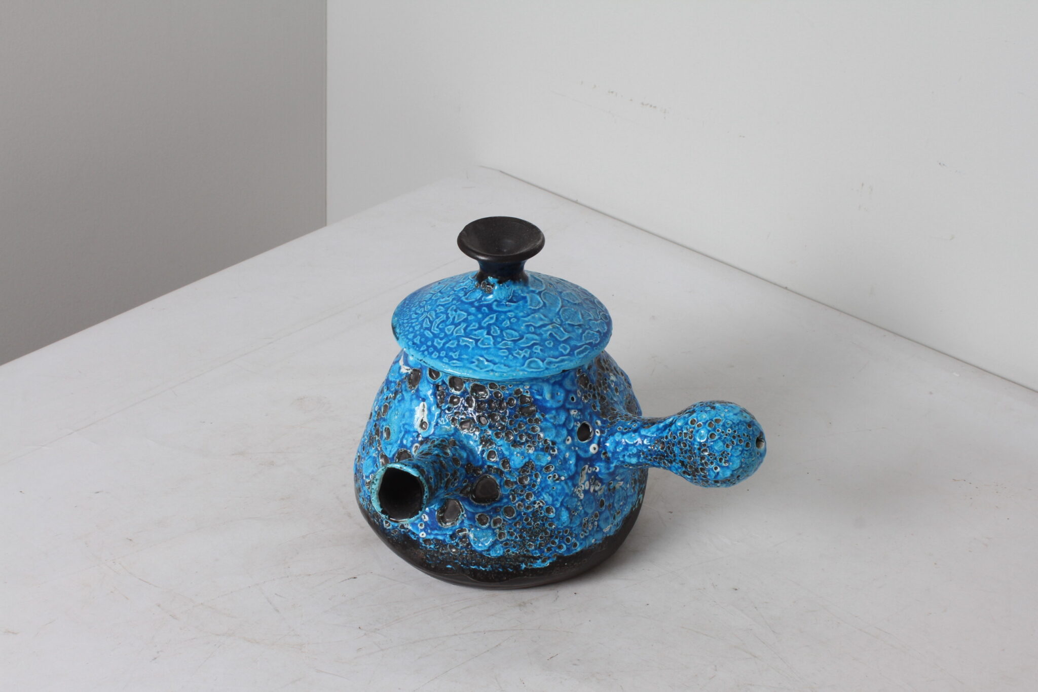 Verseuse fat Lava en céramique bleu et noir Vintage Vallauris (2)