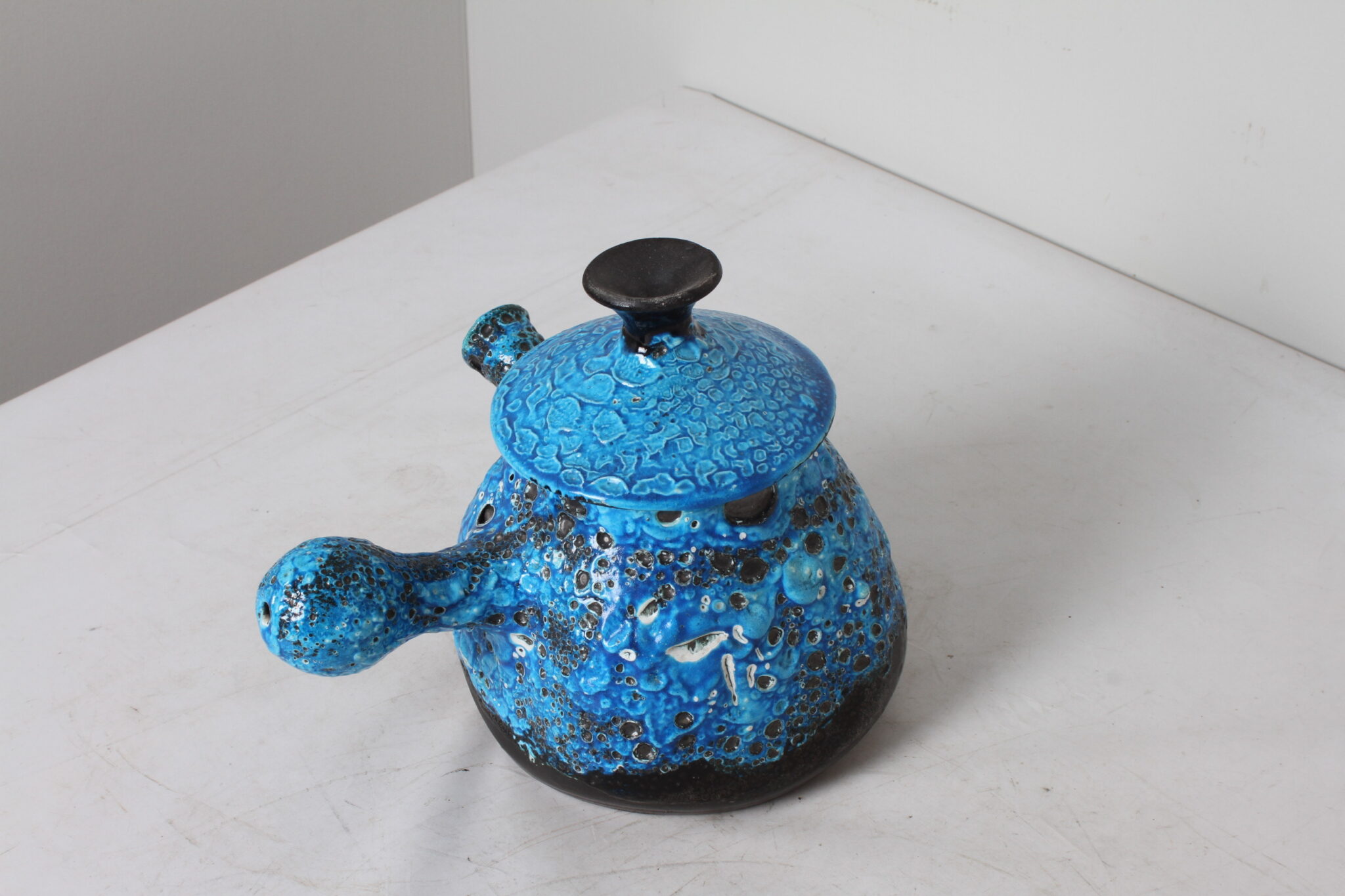 Verseuse fat Lava en céramique bleu et noir Vintage Vallauris (3)