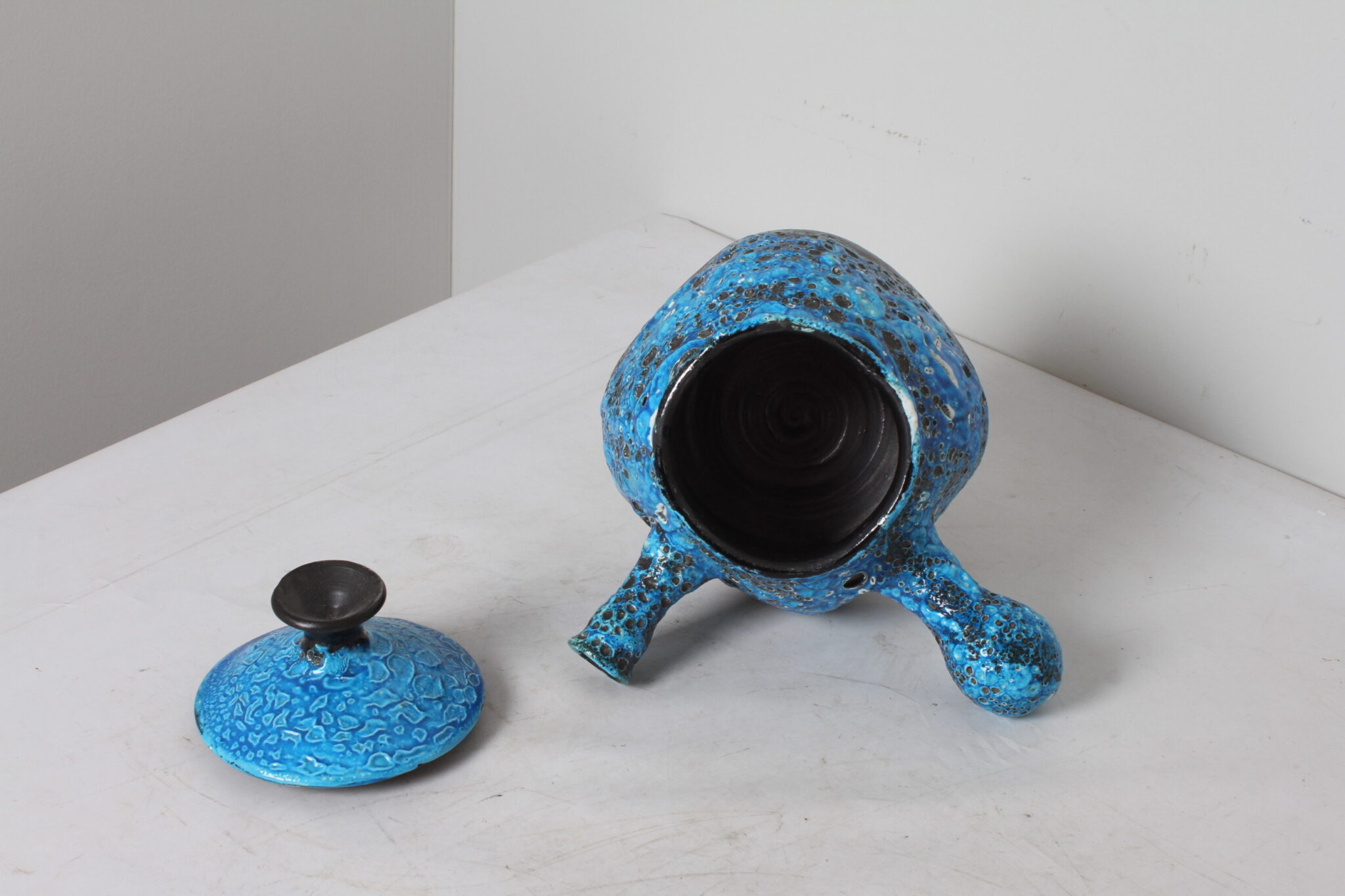 Verseuse fat Lava en céramique bleu et noir Vintage Vallauris (4)