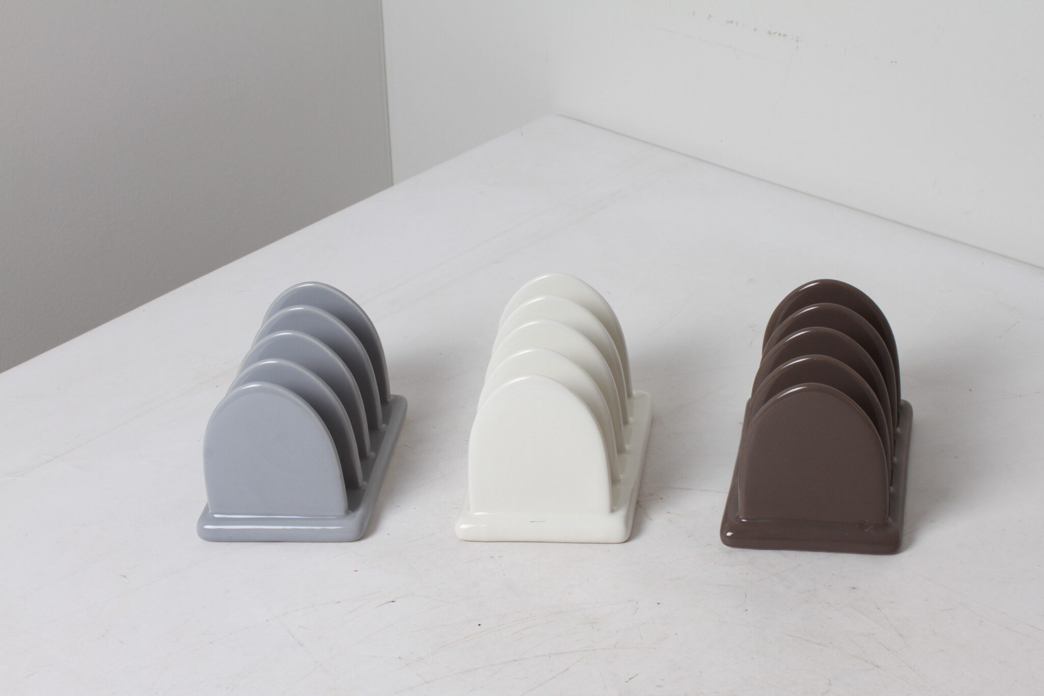 3 Porte toast vintage en porcelaine blanc brune et gris Stylea (2)