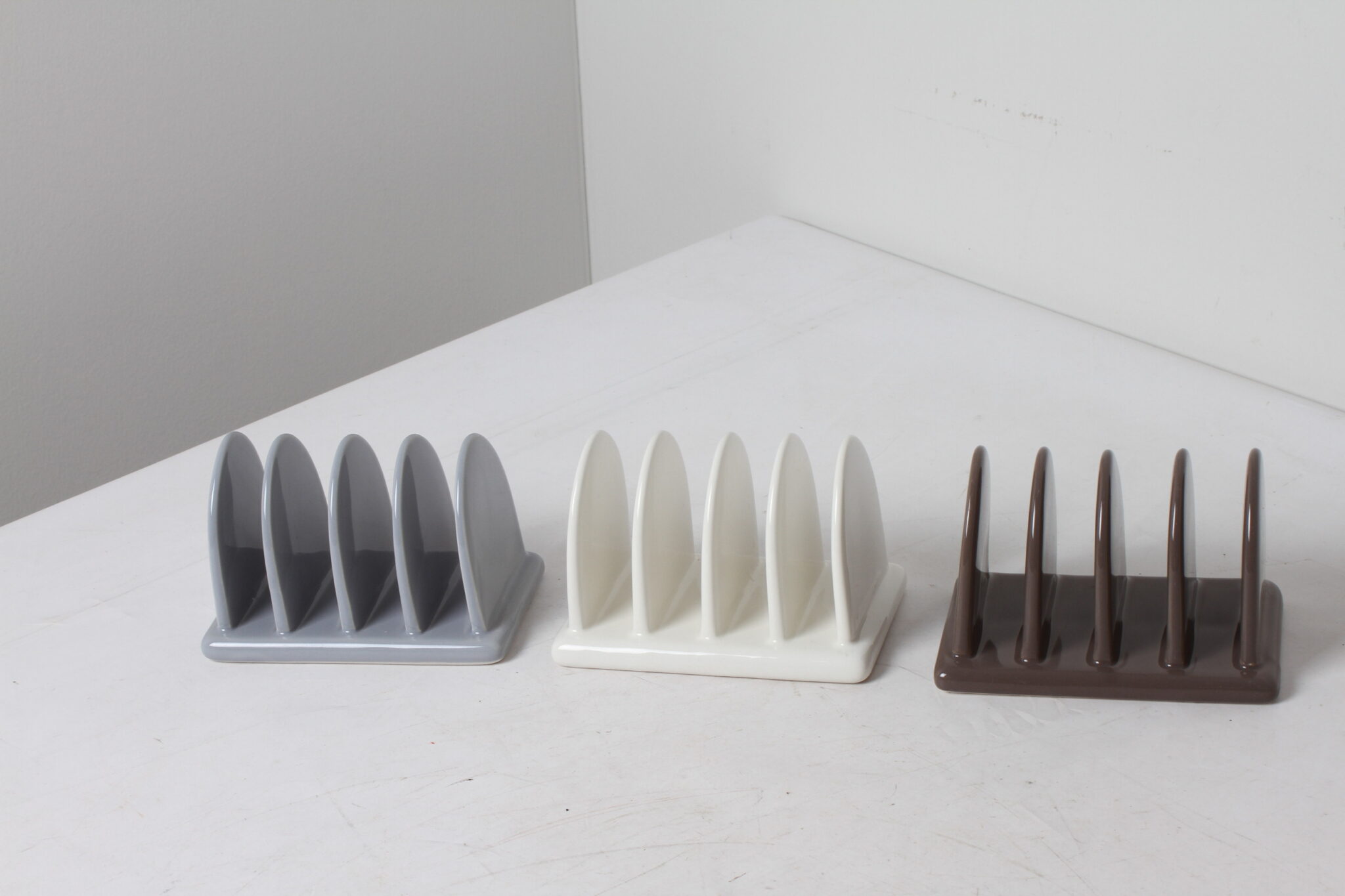 3 Porte toast vintage en porcelaine blanc brune et gris Stylea (3)