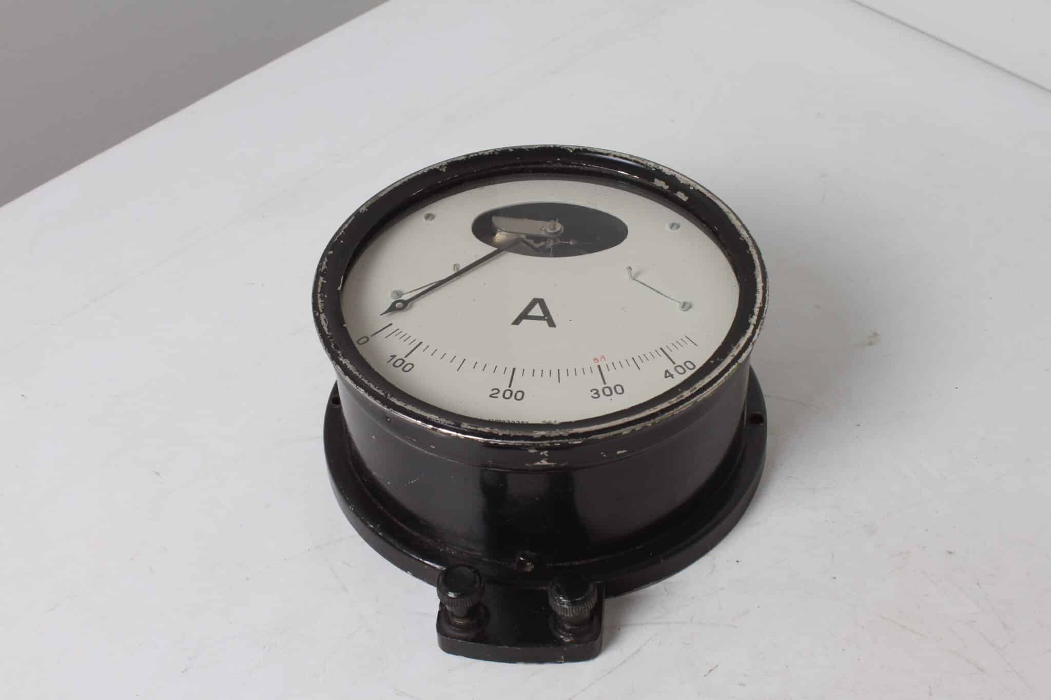 Ampèremètre en fer industriel vintage (2)