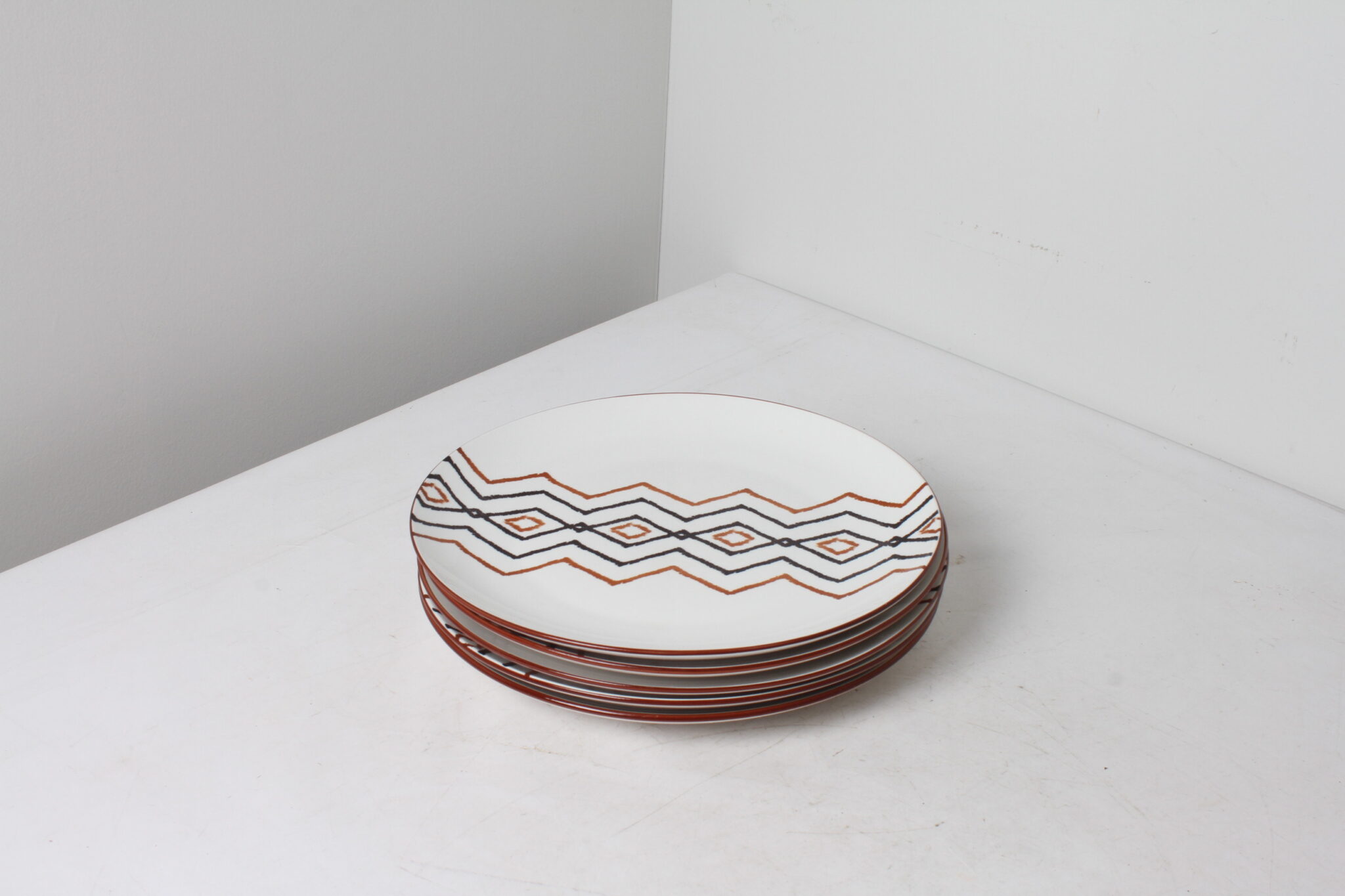 Assiettes décor géométrique en porcelaine Maison du monde (1)