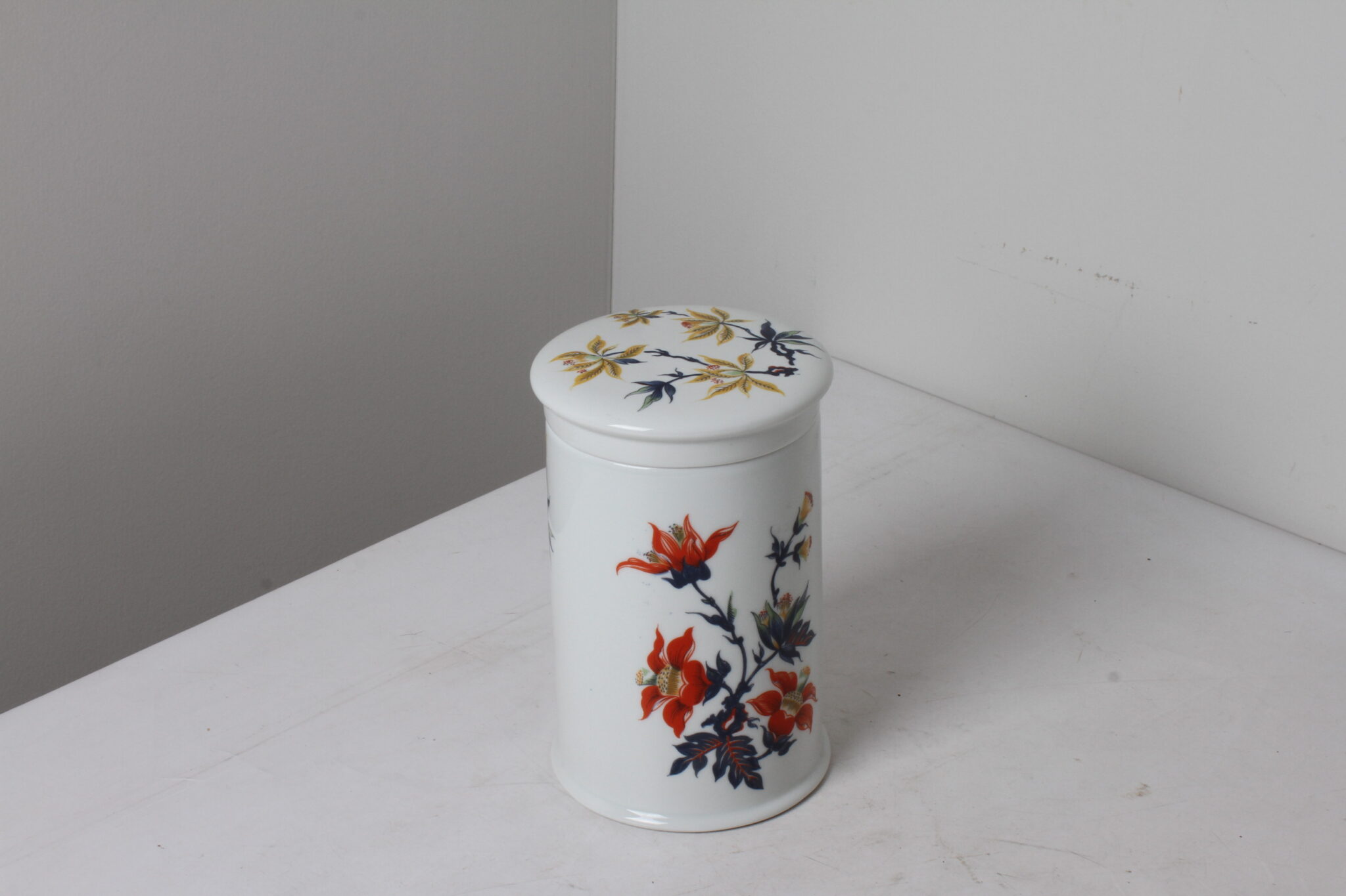 Bonbonnière en porcelaine “Chauvigny” à couvercle – Décor floral vintage (2)