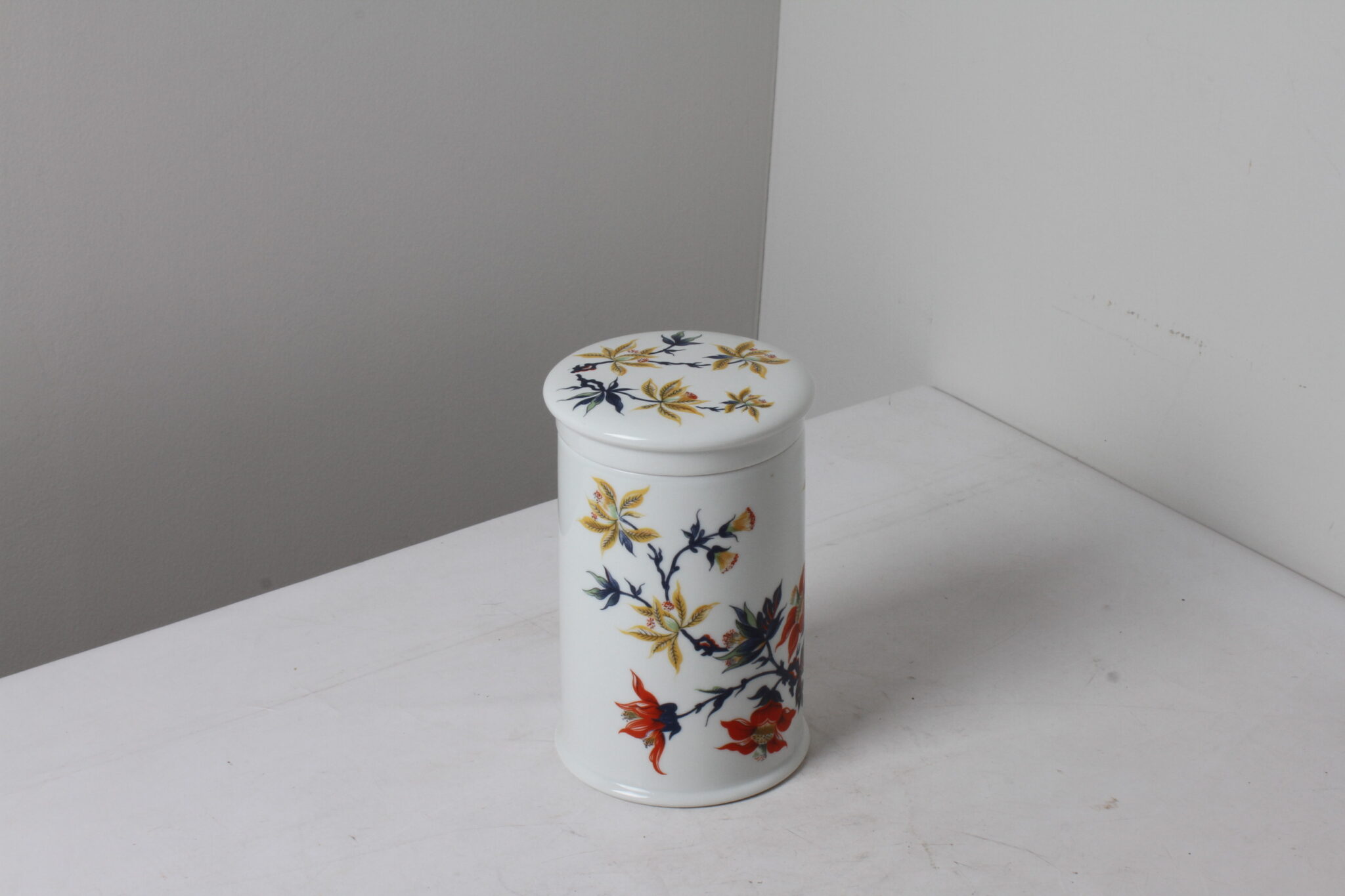 Bonbonnière en porcelaine “Chauvigny” à couvercle – Décor floral vintage (4)