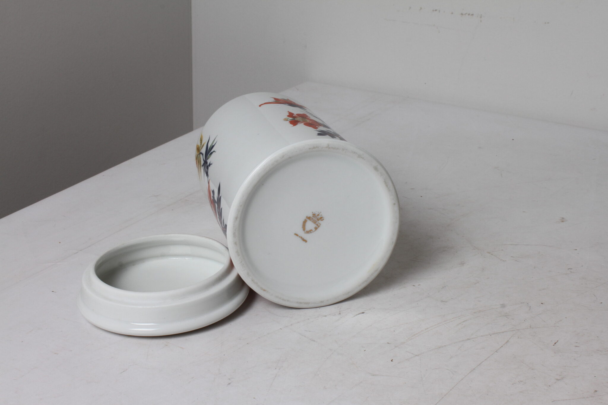 Bonbonnière en porcelaine “Chauvigny” à couvercle – Décor floral vintage (6)