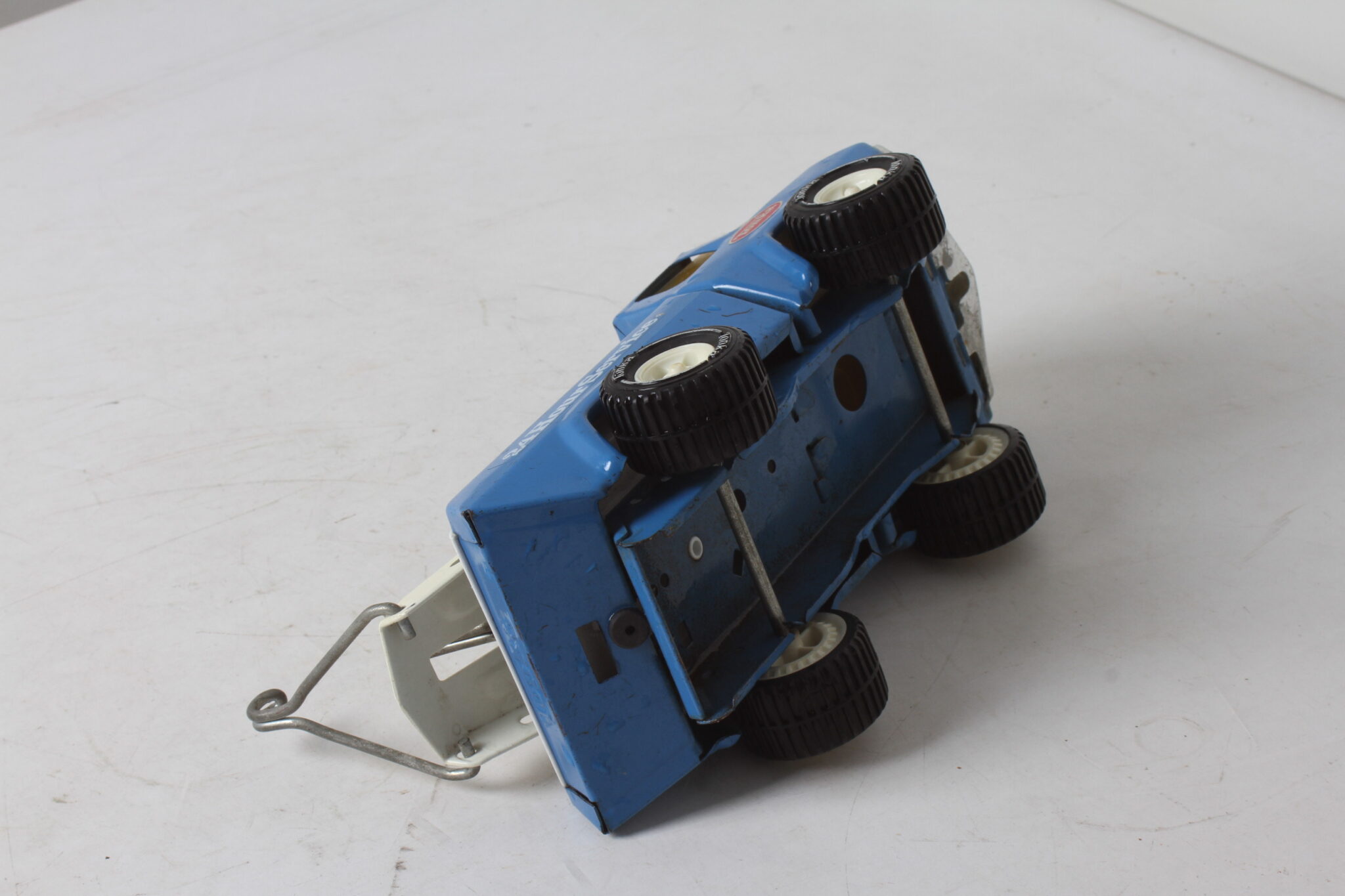 Camion dépanneuse Tonka en tôle bleu vintage (1)