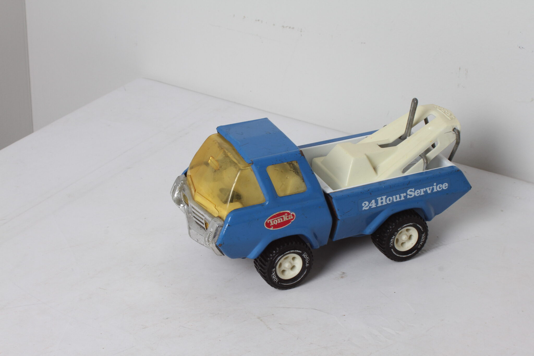 Camion dépanneuse Tonka en tôle bleu vintage