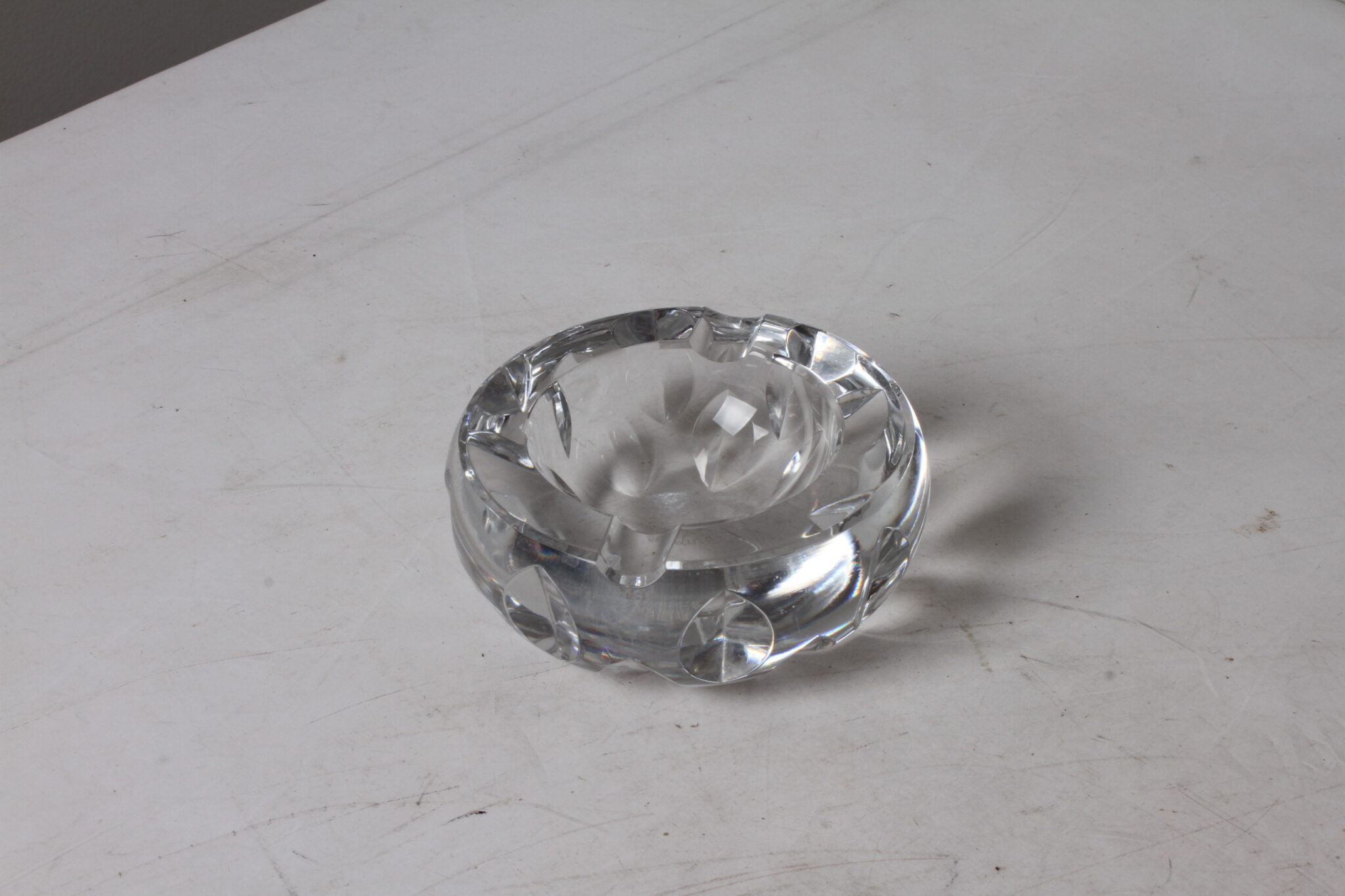 Cendrier en cristal taillé transparent (2)