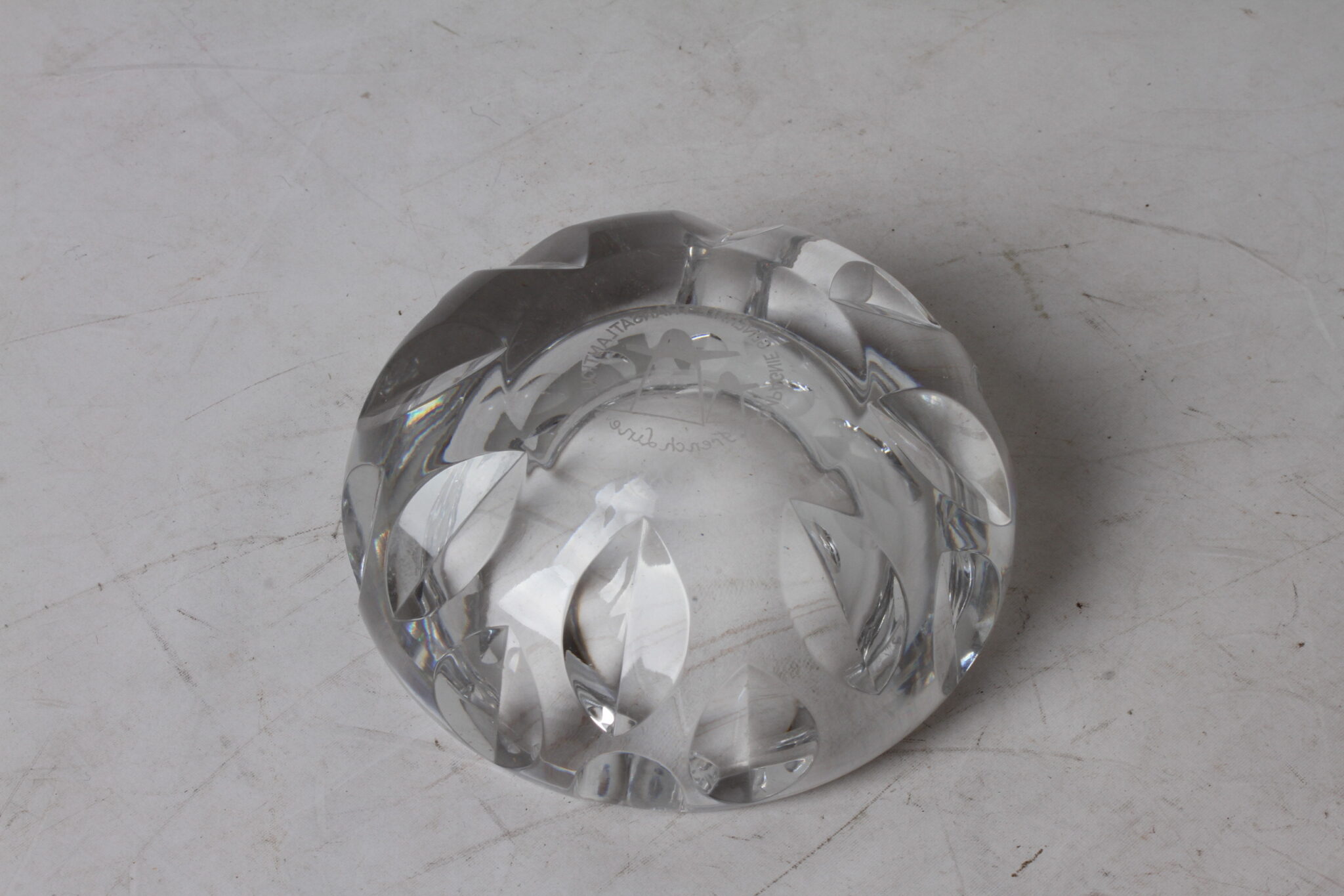 Cendrier en cristal taillé transparent (4)