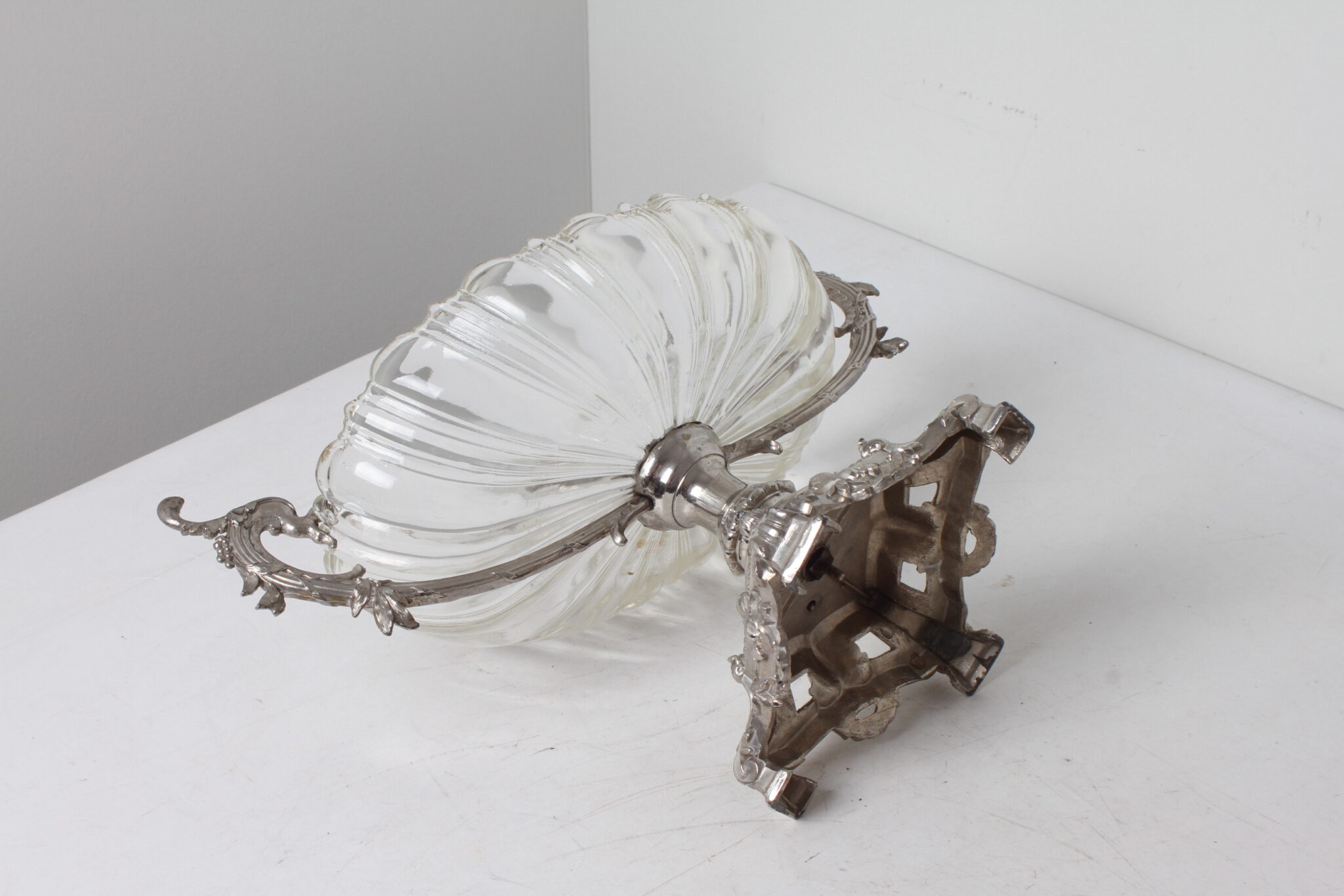 Coupe sur pied en métal argenté et en verre (1)