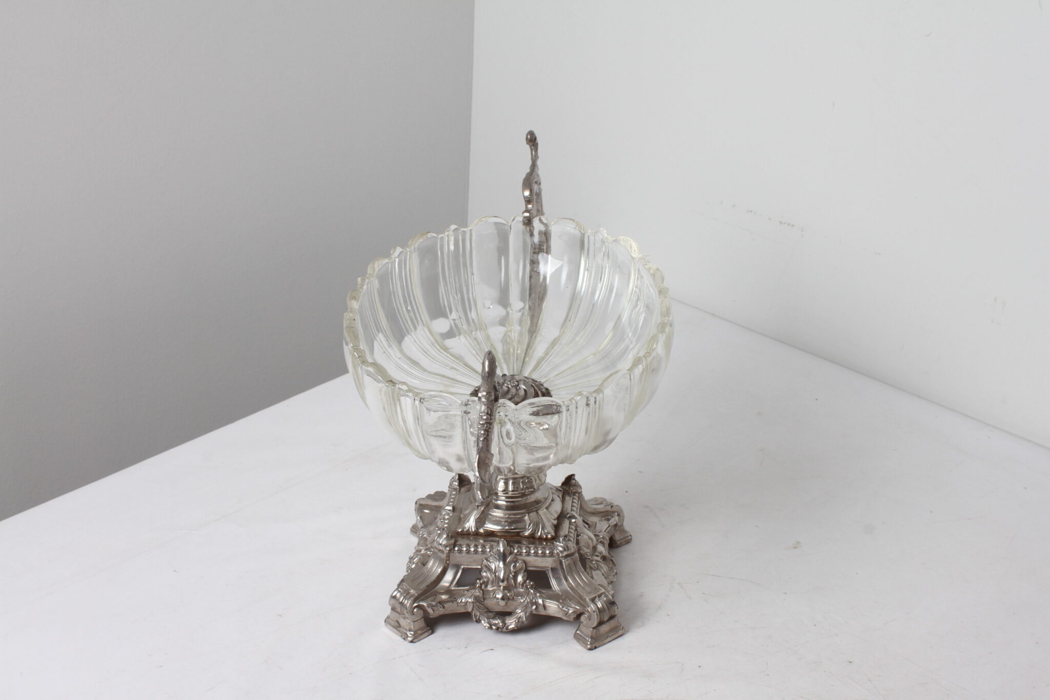 Coupe sur pied en métal argenté et en verre (4)