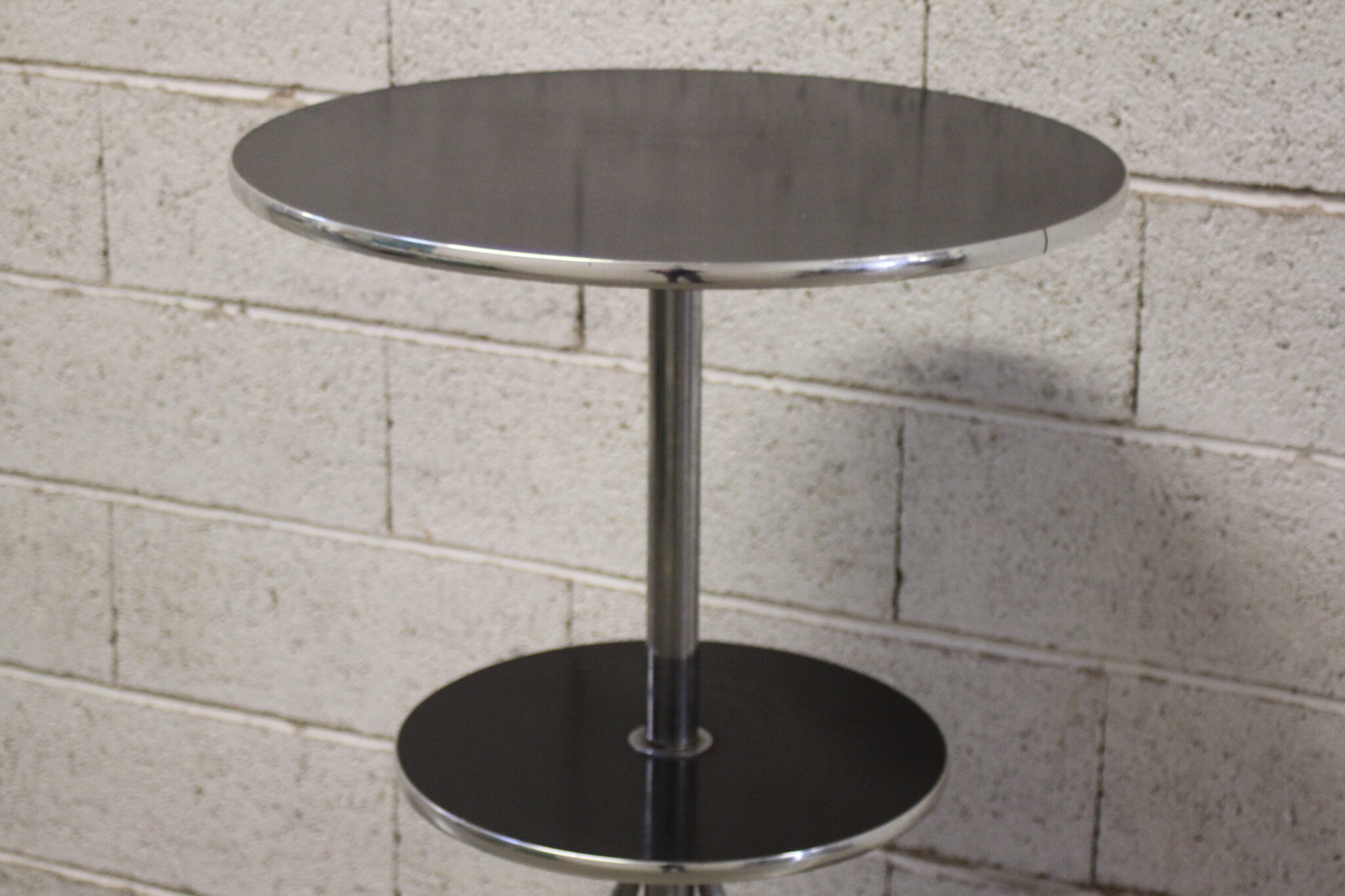ensemble-mange-debout-et-ses-tabourets-hauts-pivotants-mobilier-brocante-occasion-emmaus-scherwiller-etikette (9)