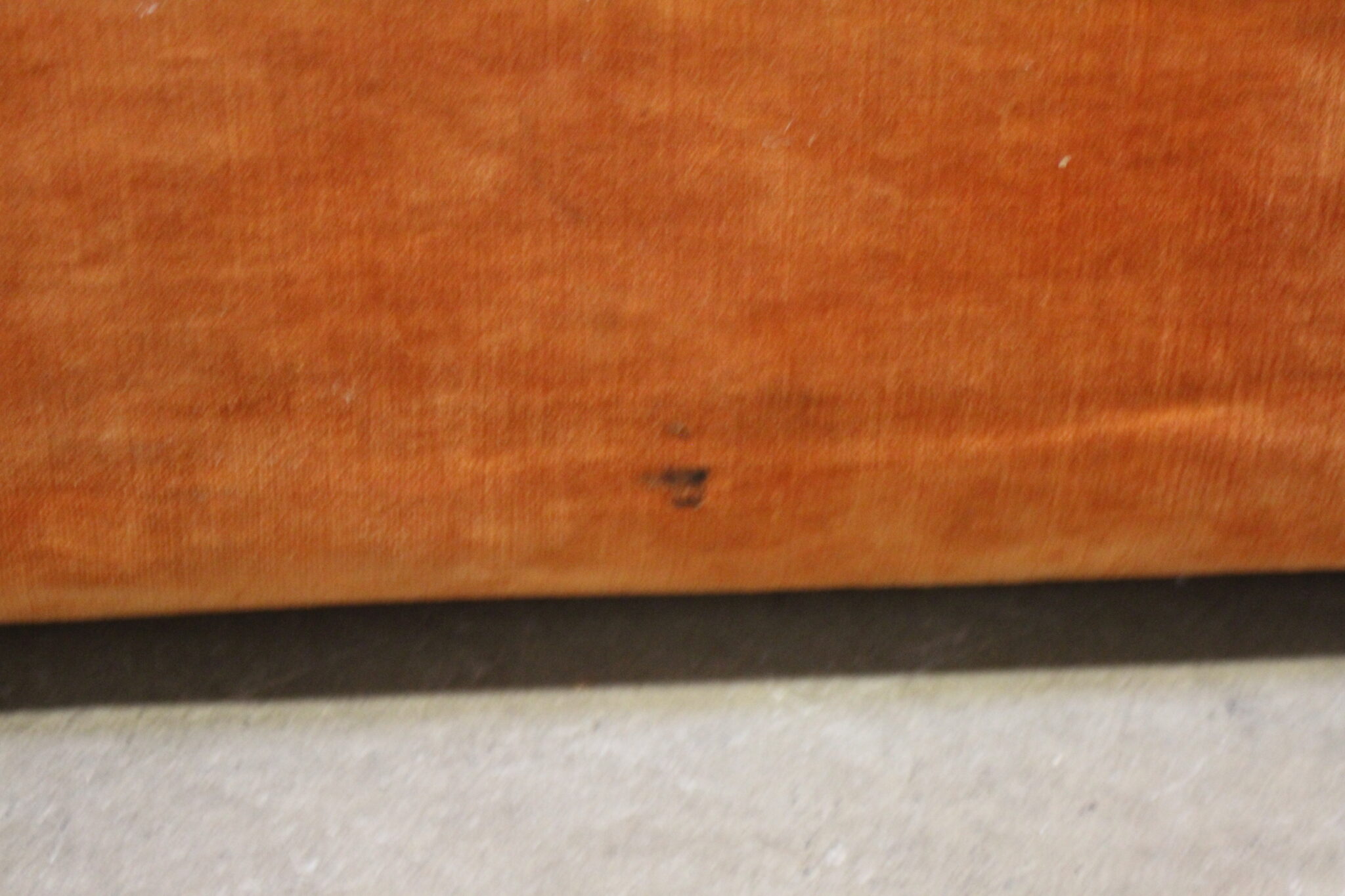 fauteuils-modulables-vintage-tissu-velours-orange-annees-70-mobilier-brocante-occasion-emmaus-scherwiller-etikette (8)