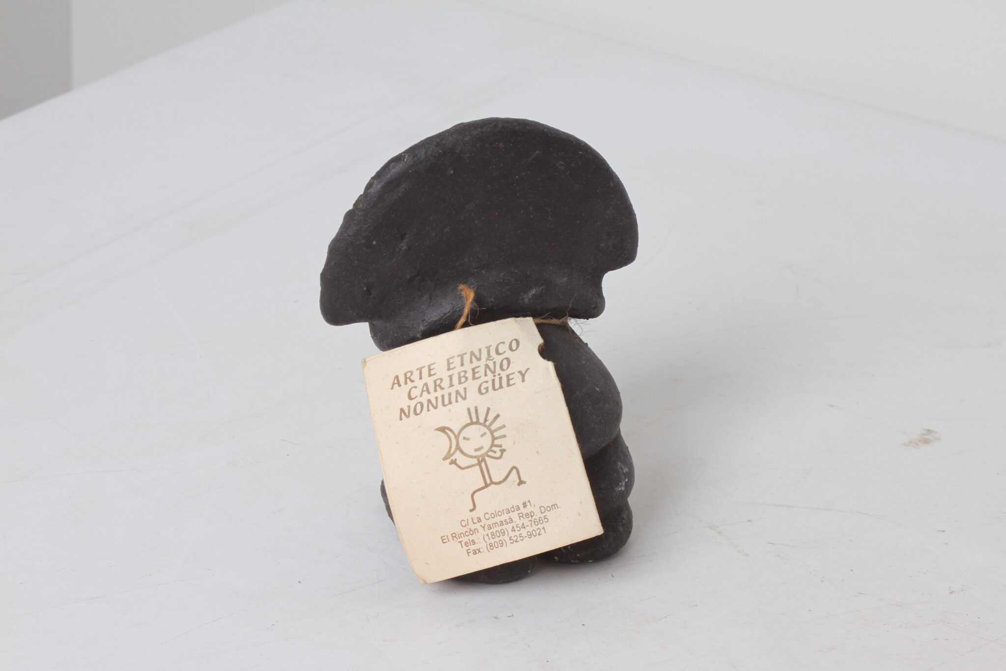 Figurine de déesse Lune en argile bronze noir art ethnique des Caraïbes (1)
