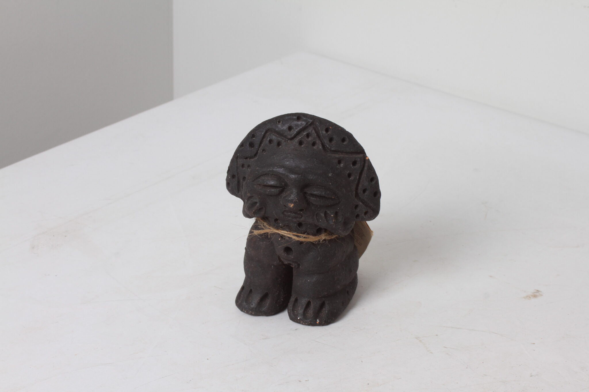 Figurine de déesse Lune en argile bronze noir art ethnique des Caraïbes (2)