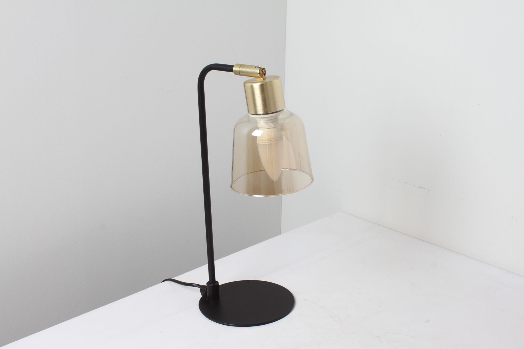 Lampe de table en métal noir et verre fumé (2)