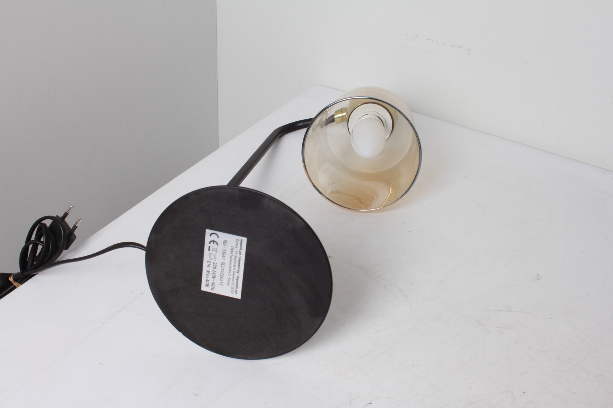 Lampe de table en métal noir et verre fumé (4)